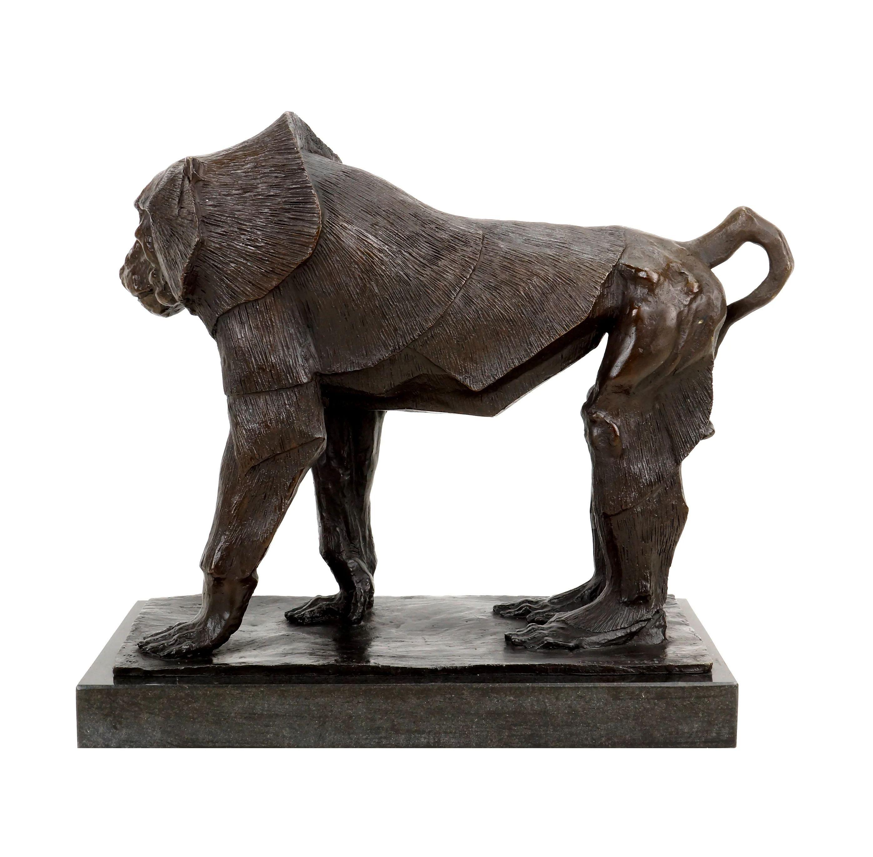 Bronze sculpture d'un grand singe dans le style de Rembrandt Bugatti Sculpture en bronze en vente
