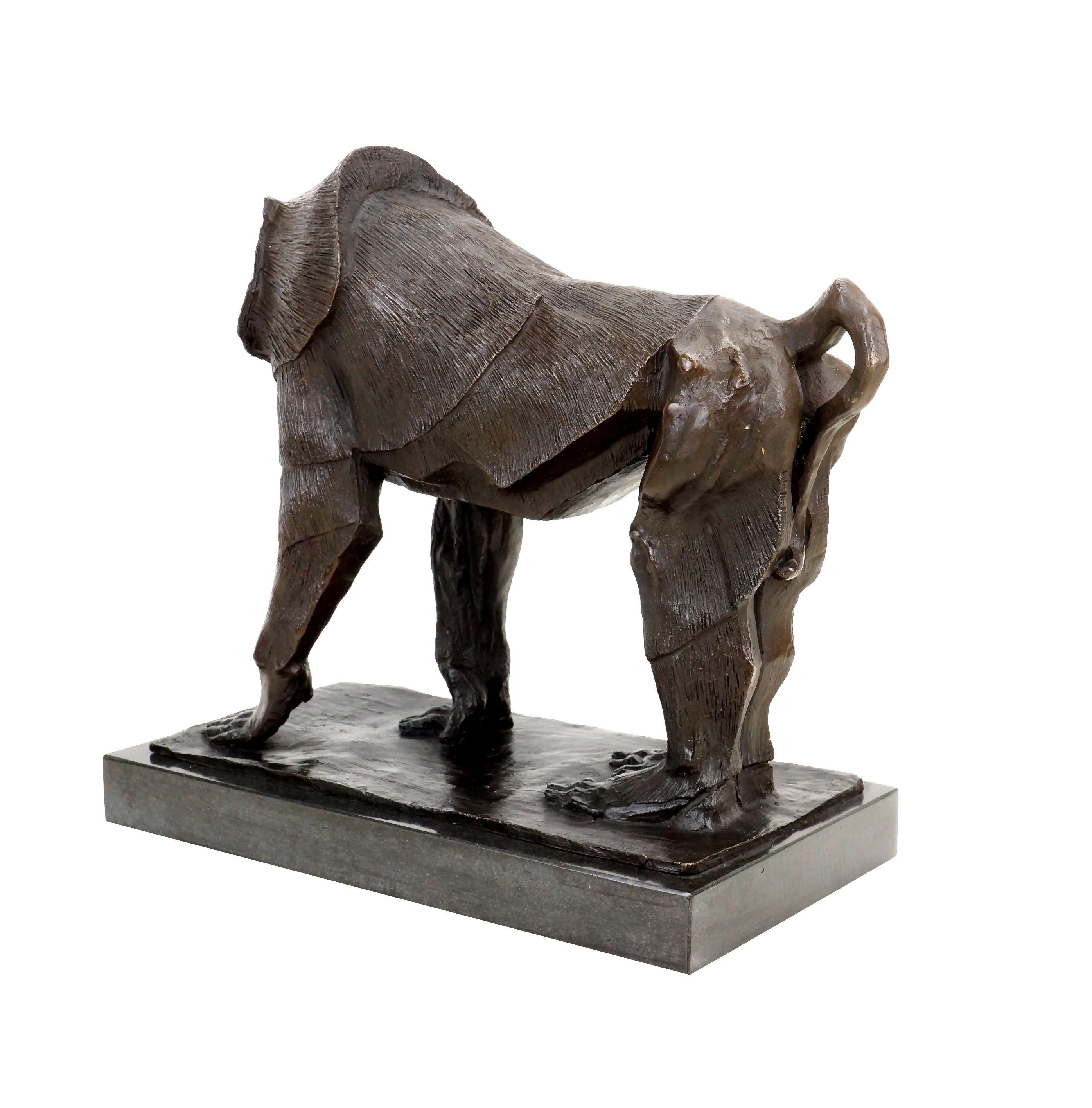 sculpture d'un grand singe dans le style de Rembrandt Bugatti Sculpture en bronze en vente 1