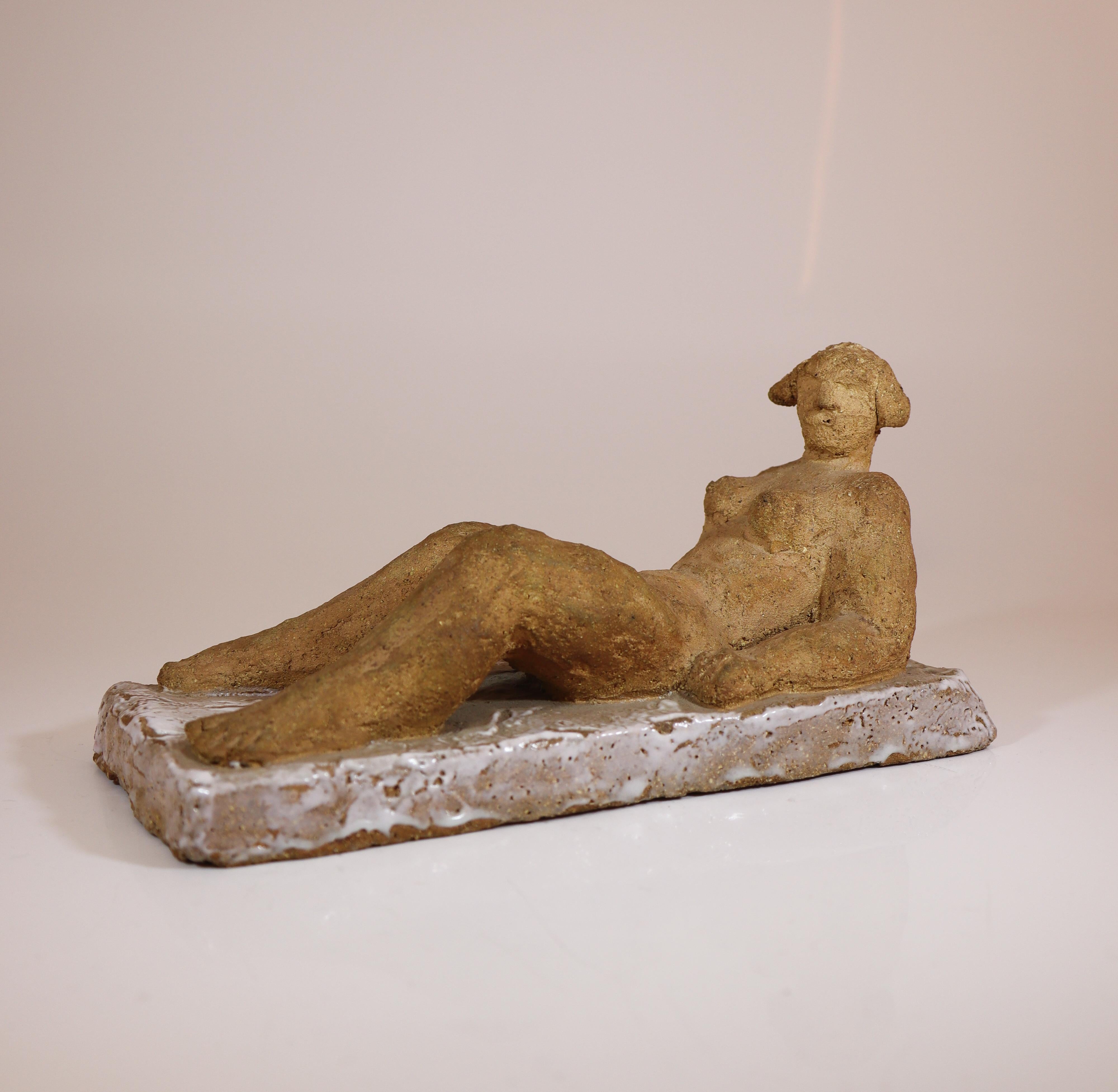 Ceramica Scultura di donna sdraiata - Åke Holm - Höganäs in vendita