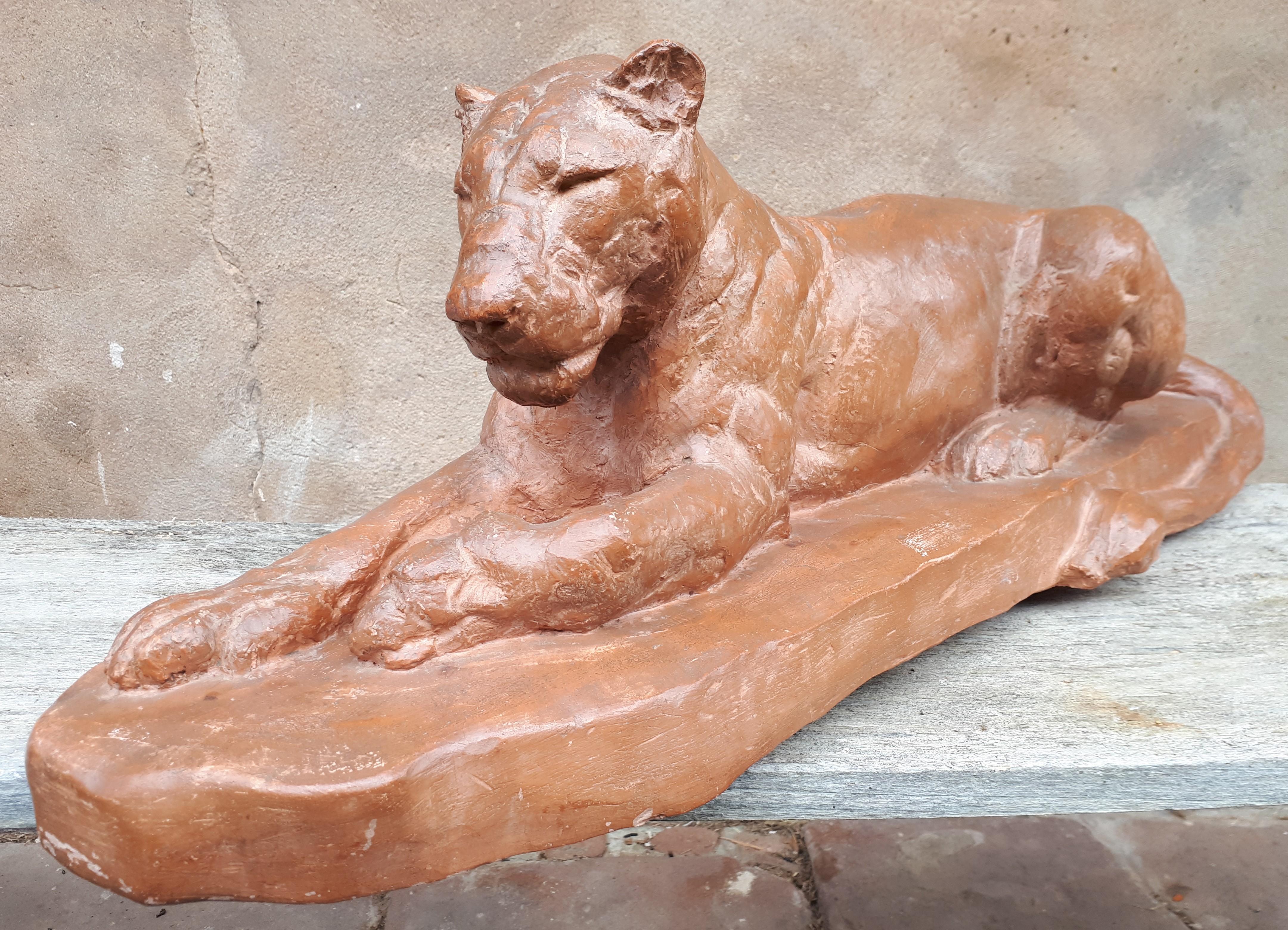 lioness sculpture