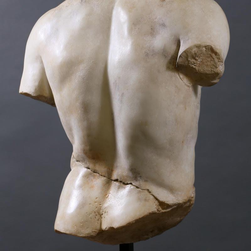 Patinato Scultura di un torso maschile in stile ellenistico, XXI secolo. in vendita