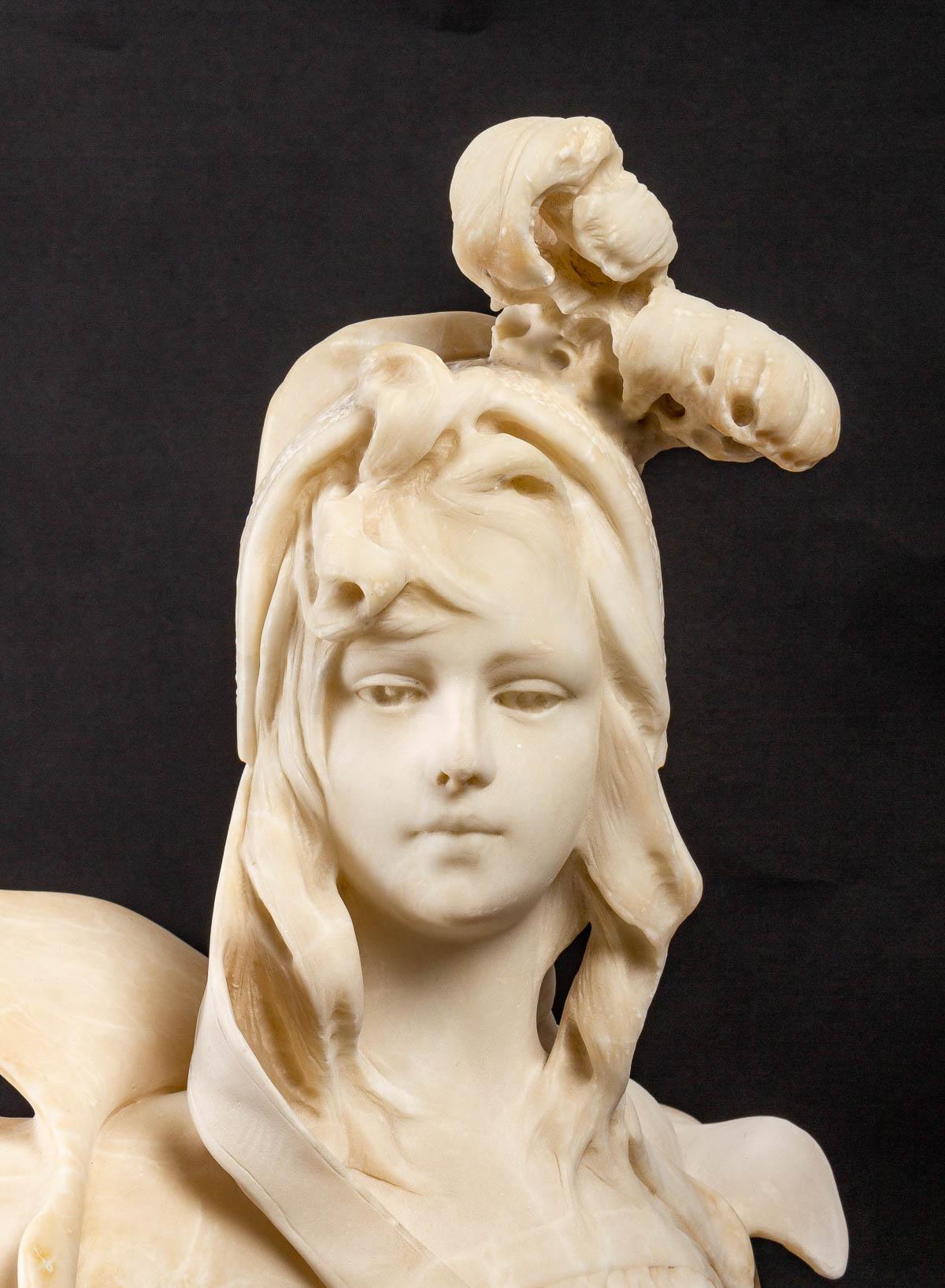 Sculpture of a Merveilleuse in Alabaster In Good Condition In Saint-Ouen, FR
