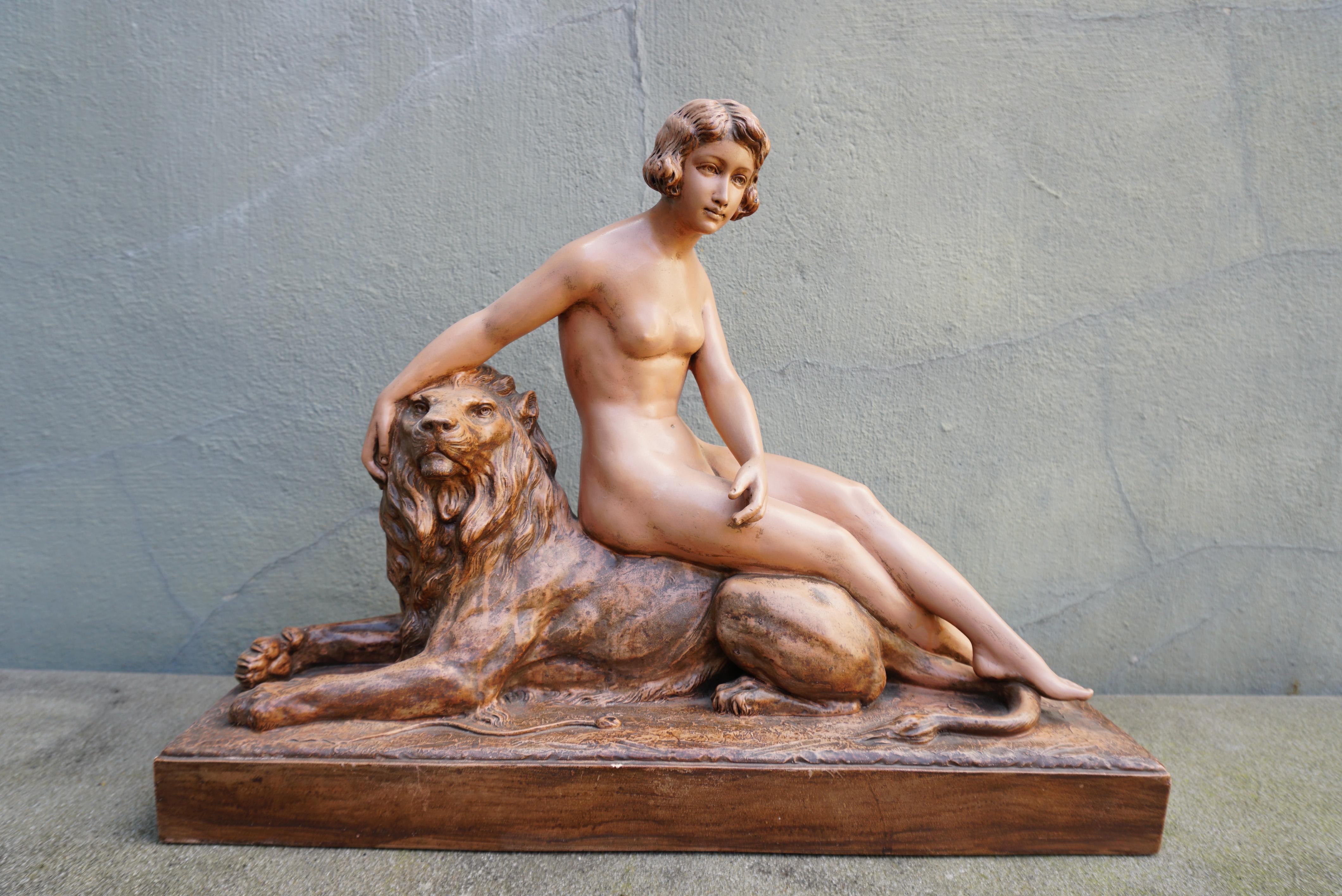 Plaster sculpture of a nude with Lion.
Signed 'H.Heusers'.

HERMAN HEUSERS (1872-1938)