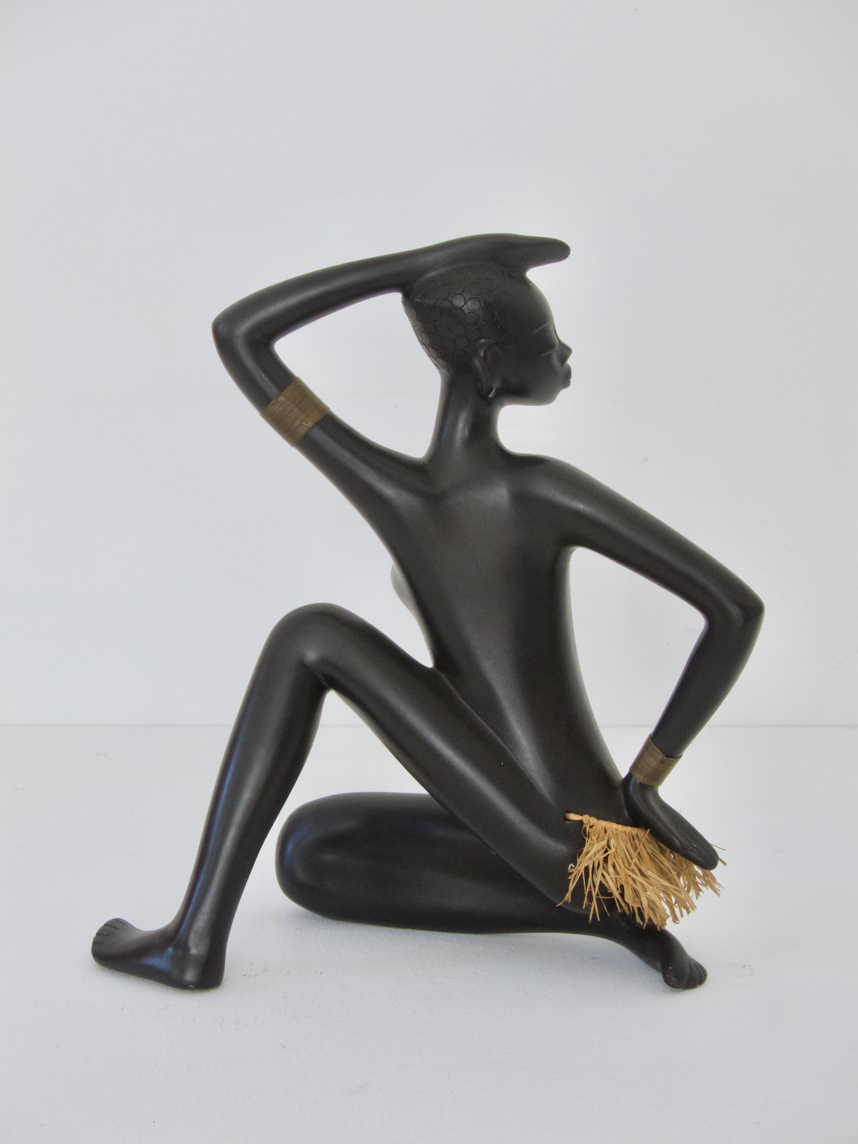Skulptur einer afrikanischen Frau, die posiert, von Leopold Anzengruber im Zustand „Hervorragend“ im Angebot in Vienna, AT
