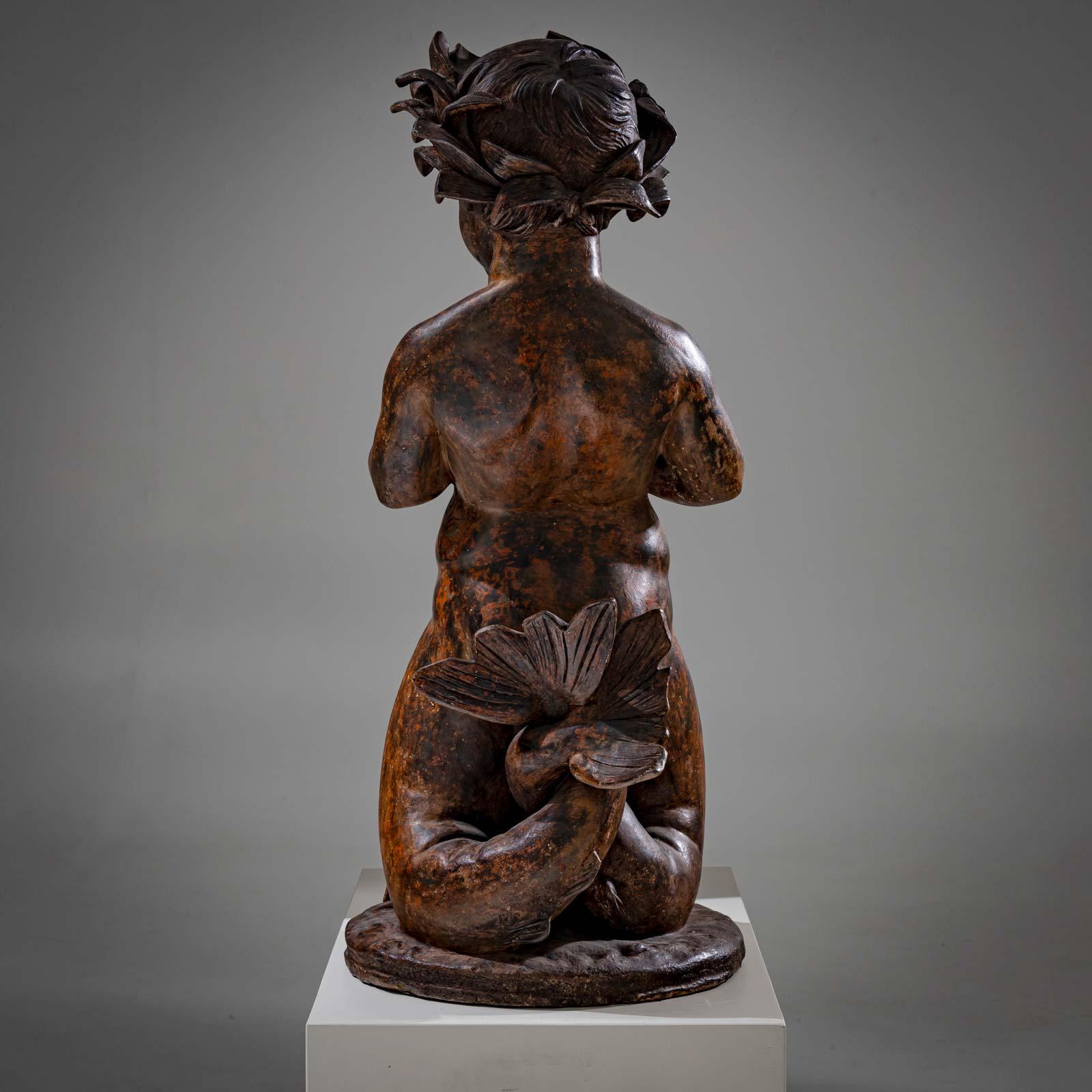 Sculpture d'une Putti en Verseau, début du 20e siècle en vente 3