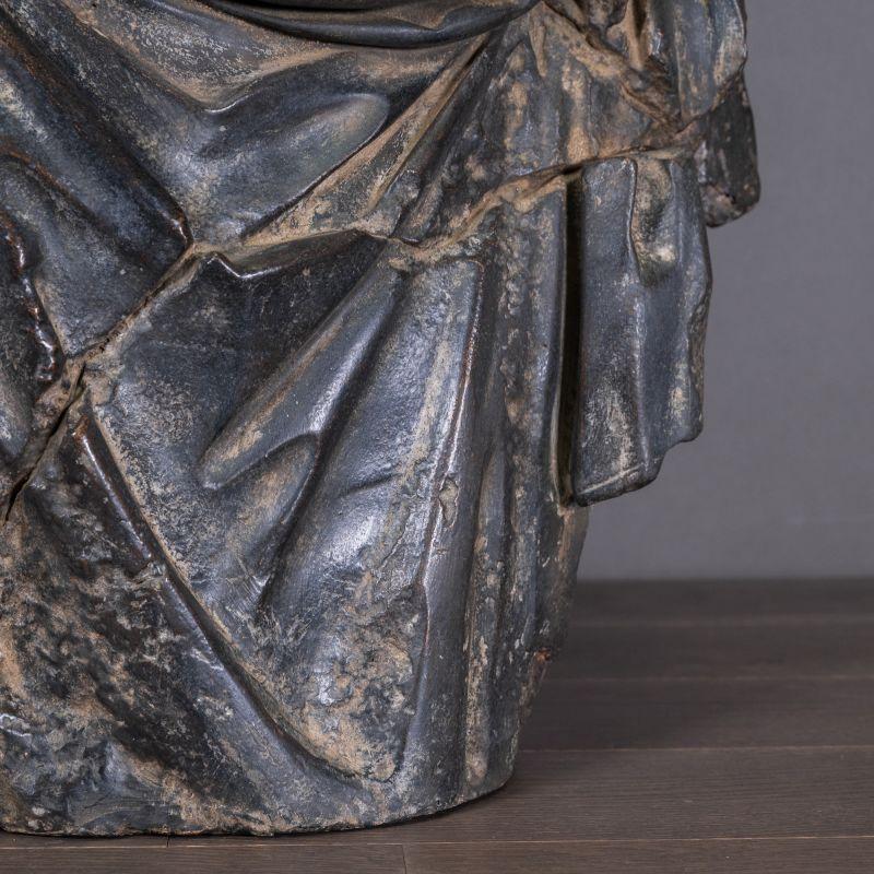 Escultura de un emperador romano en resina, muy bella pátina de bronce negro. Patinado en venta