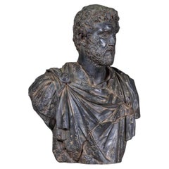 Escultura de un emperador romano en resina, muy bella pátina de bronce negro.