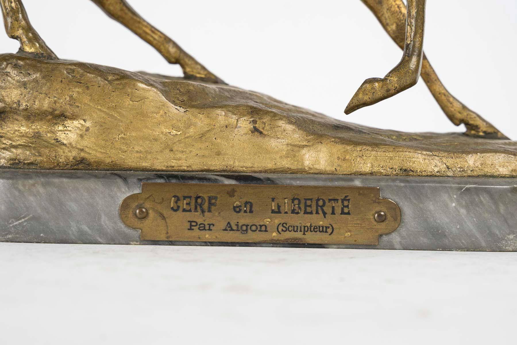 Doré Sculpture d'un cerf en liberté par Aignon, Sculpteur, Napoléon III Période. en vente