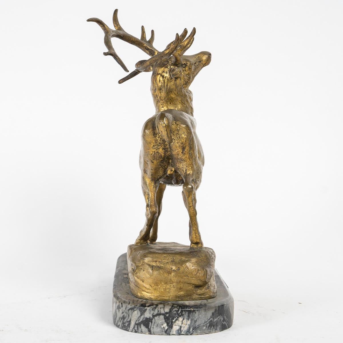 Sculpture d'un cerf en liberté par Aignon, Sculpteur, Napoléon III Période. en vente 2