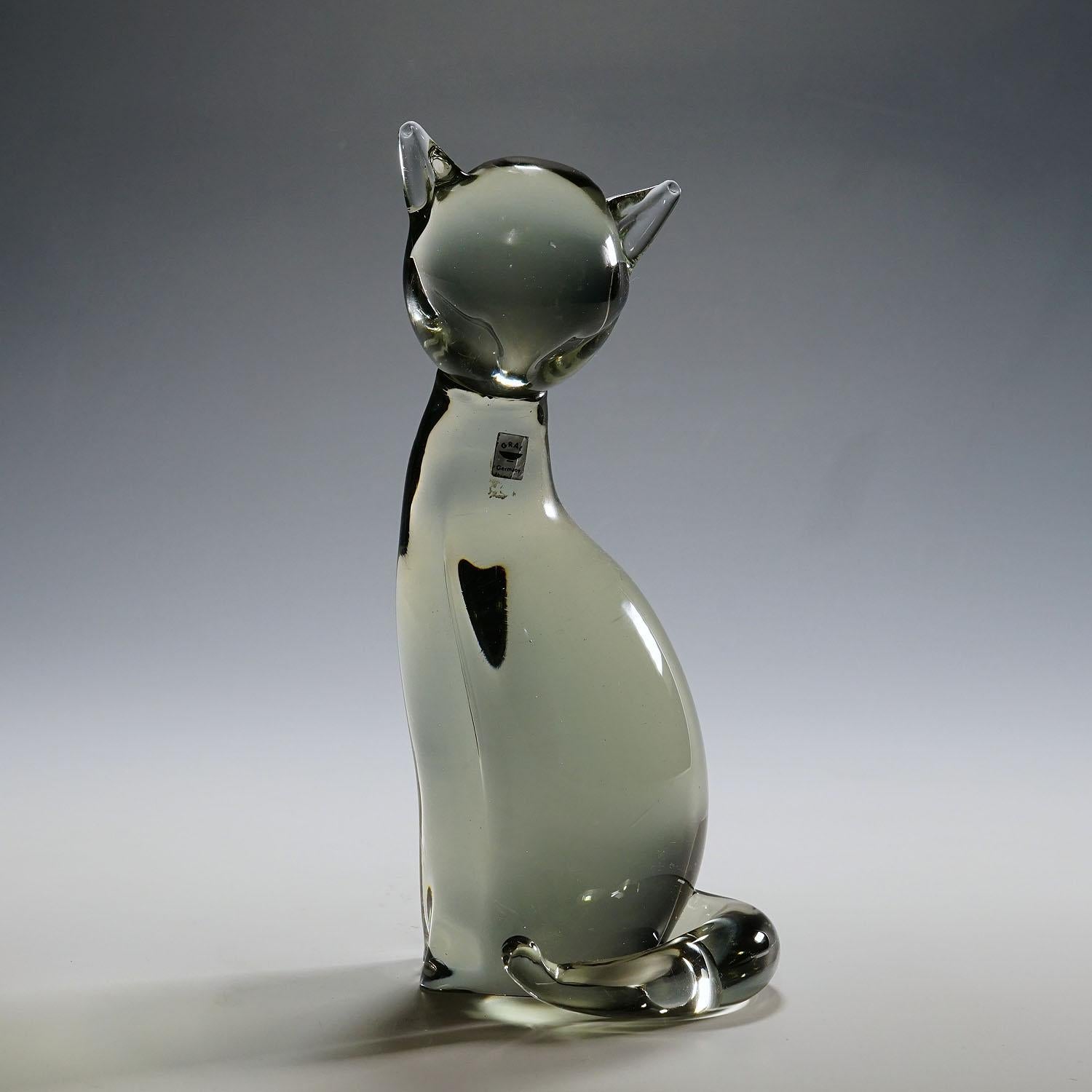 Sculpture of a stylized cat designed by Livio Seguso, circa 1970s.

A cute sculpture of a stylized cat in smoke grey crystal glass. Handmade in the Gral glass manufactory, Germany. It was designed by Livio Seguso circa 1970. The body is with factory
