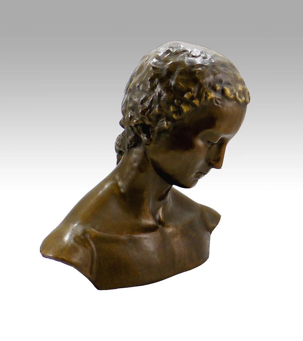 French Sculpture of a Tilted Face in Patinated Bronze, Contemporary Art, 21st Century. For Sale