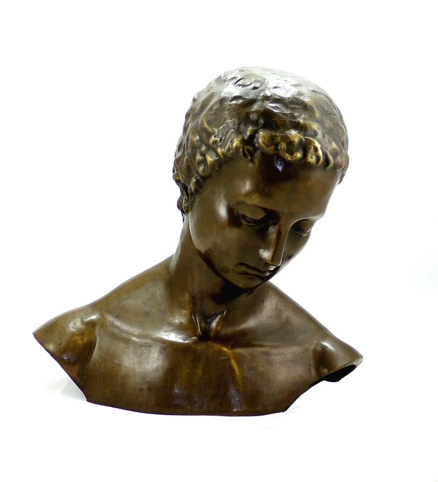Sculpture of a Tilted Face in Patinated Bronze, Contemporary Art, 21st Century. For Sale 1