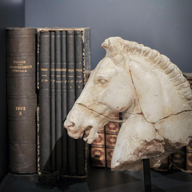 Sculpture of a White Horse's Head. In New Condition For Sale In Saint-Ouen, FR