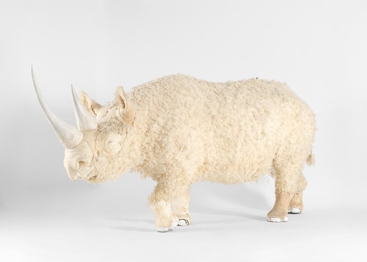 Skulptur eines weißen Rhinoceros im Zustand „Gut“ im Angebot in New York, NY