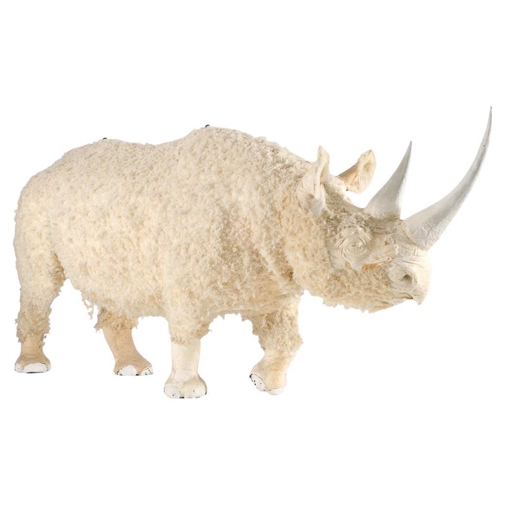 Skulptur eines Breitmaulnashorns in Wolle aus der Sammlung von Thierry Despont im Angebot