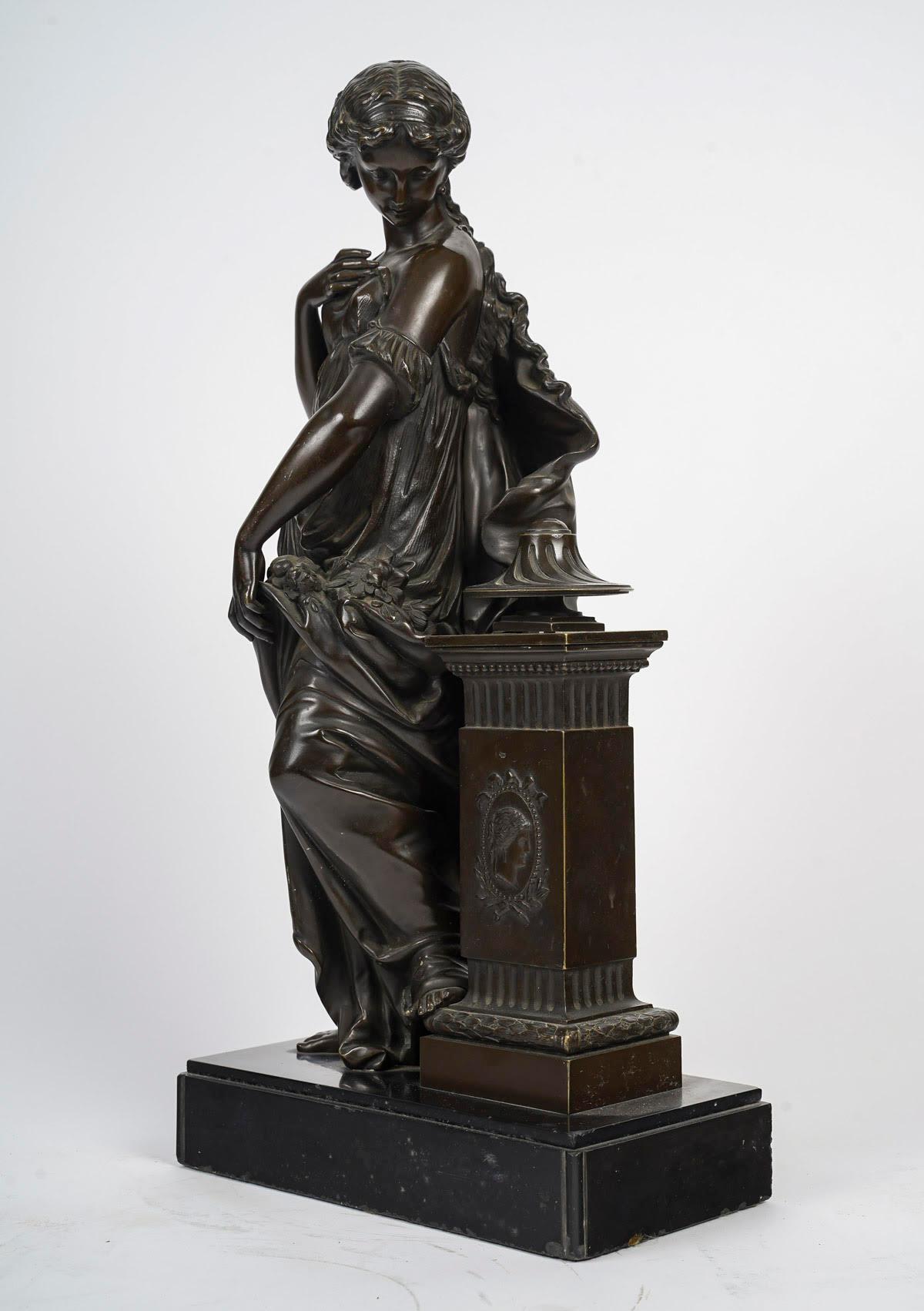 Francese Scultura di donna in bronzo patinato, XIX secolo, periodo di Napoleone III. in vendita