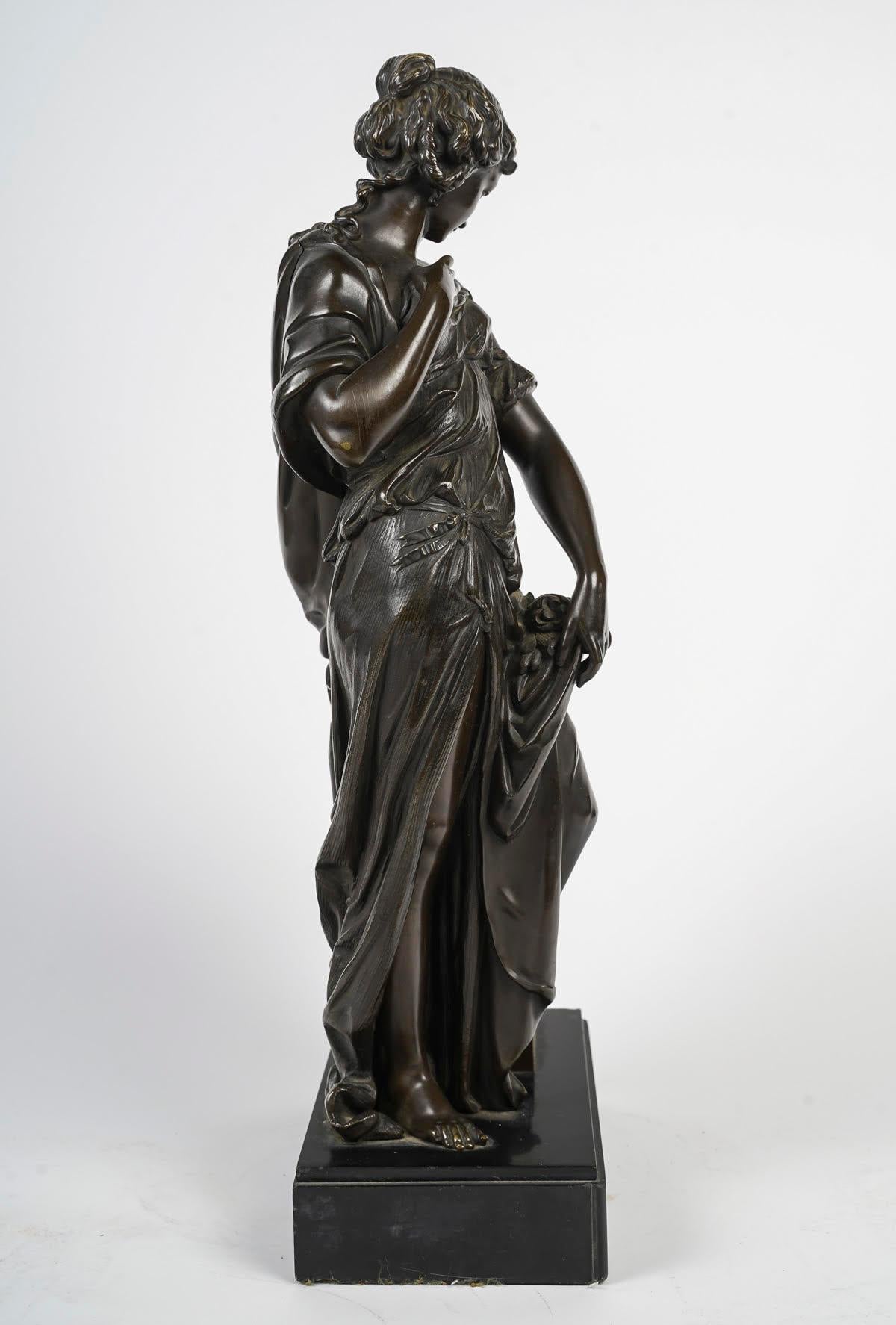 Scultura di donna in bronzo patinato, XIX secolo, periodo di Napoleone III. in vendita 1