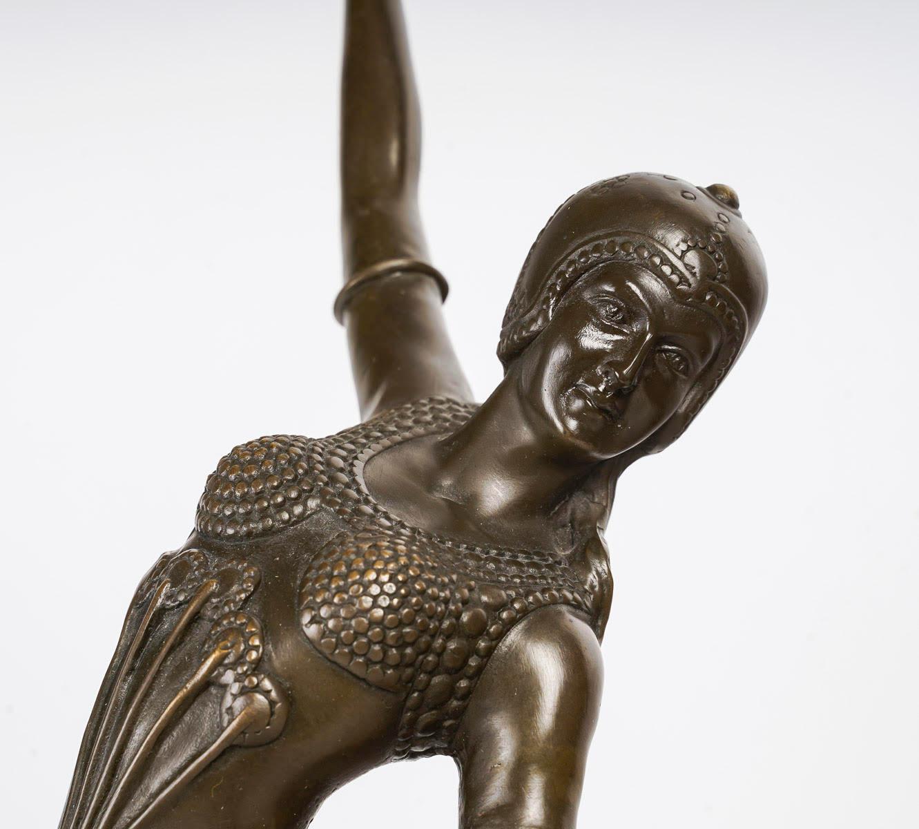 Sculpture of an Art Deco style Dancer in Bronze on a Marble Base, 20th Century. In Good Condition For Sale In Saint-Ouen, FR
