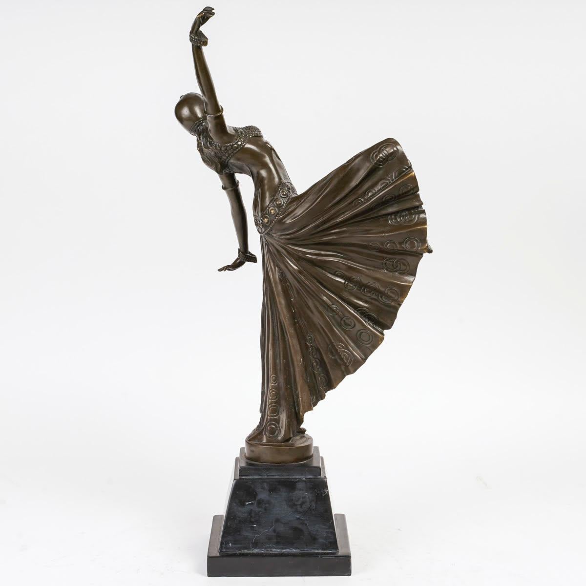 Sculpture of an Art Deco style Dancer in Bronze on a Marble Base, 20th Century. For Sale 3