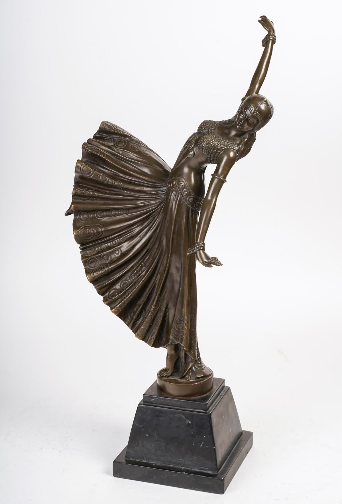 Sculpture of an Art Deco style Dancer in Bronze on a Marble Base, 20th Century. For Sale 4