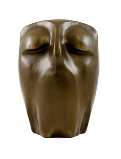 Sculpture of an Owl in Patinated Bronze, Contemporary art, 21st Century.