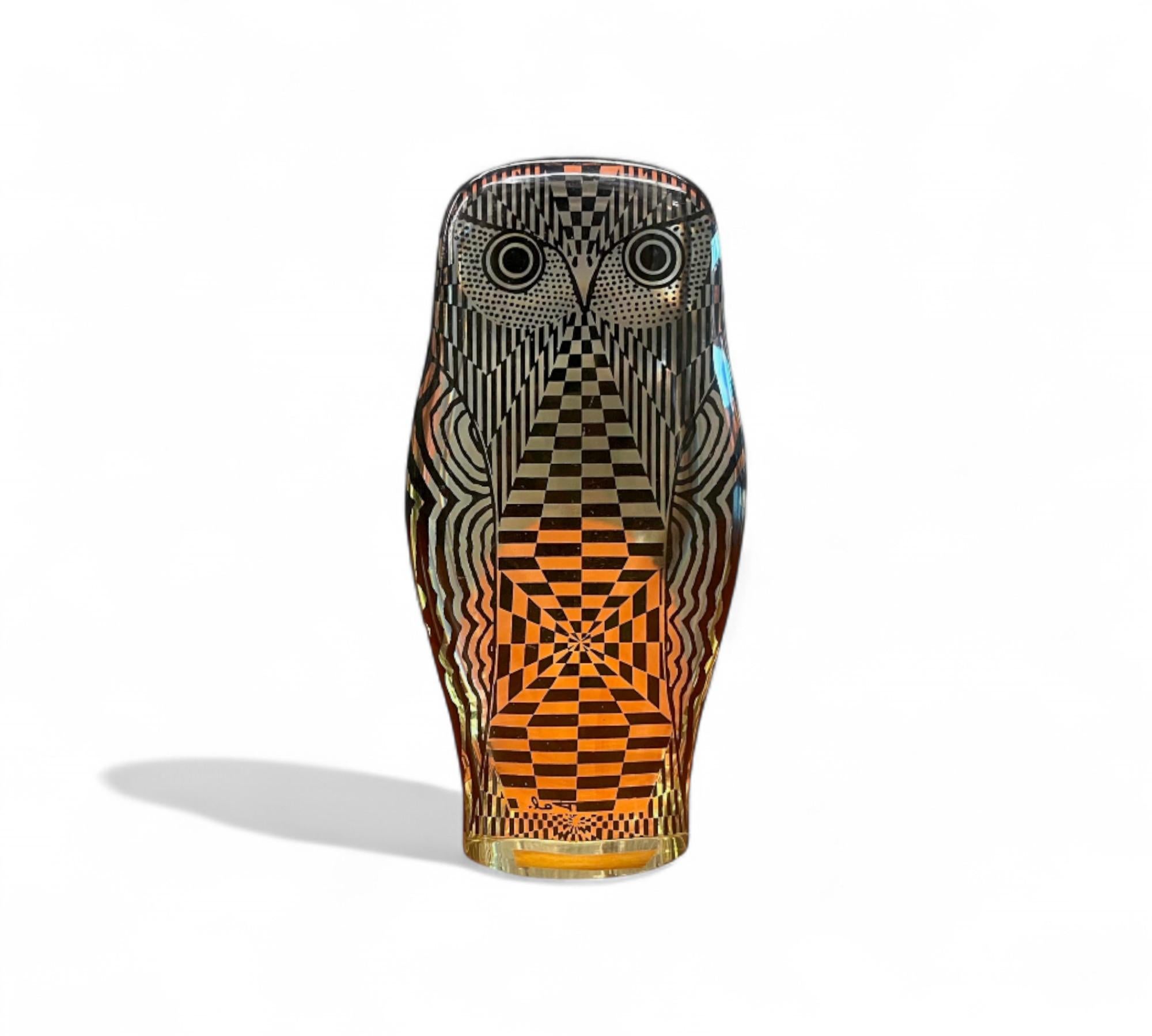Résine époxy Sculpture d'un hibou en résine, Abraham Palatinik, 1960 - Lot 738 en vente