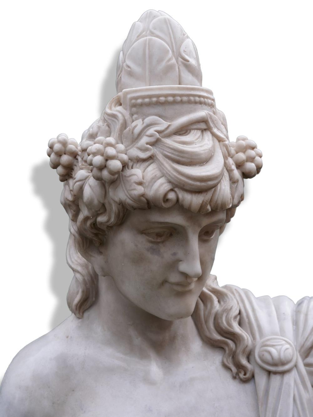 Skulptur von Antinoo aus Marmor (Klassisch-griechisch) im Angebot