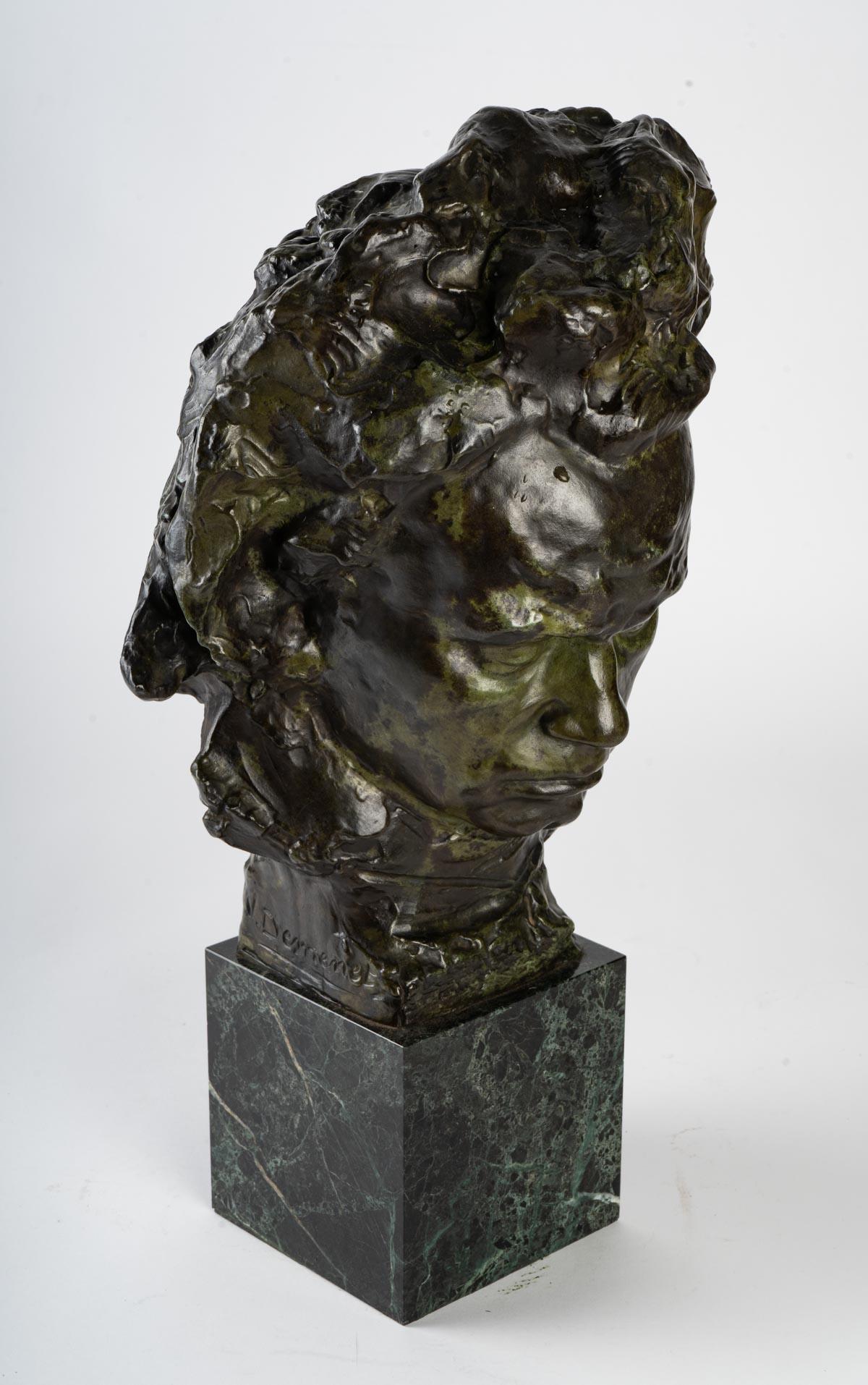 Sculpture of Beethoven in bronze and marble, early 20th century, V. Demanet.
Measures: H 51 cm, W 28 cm, D 25 cm.