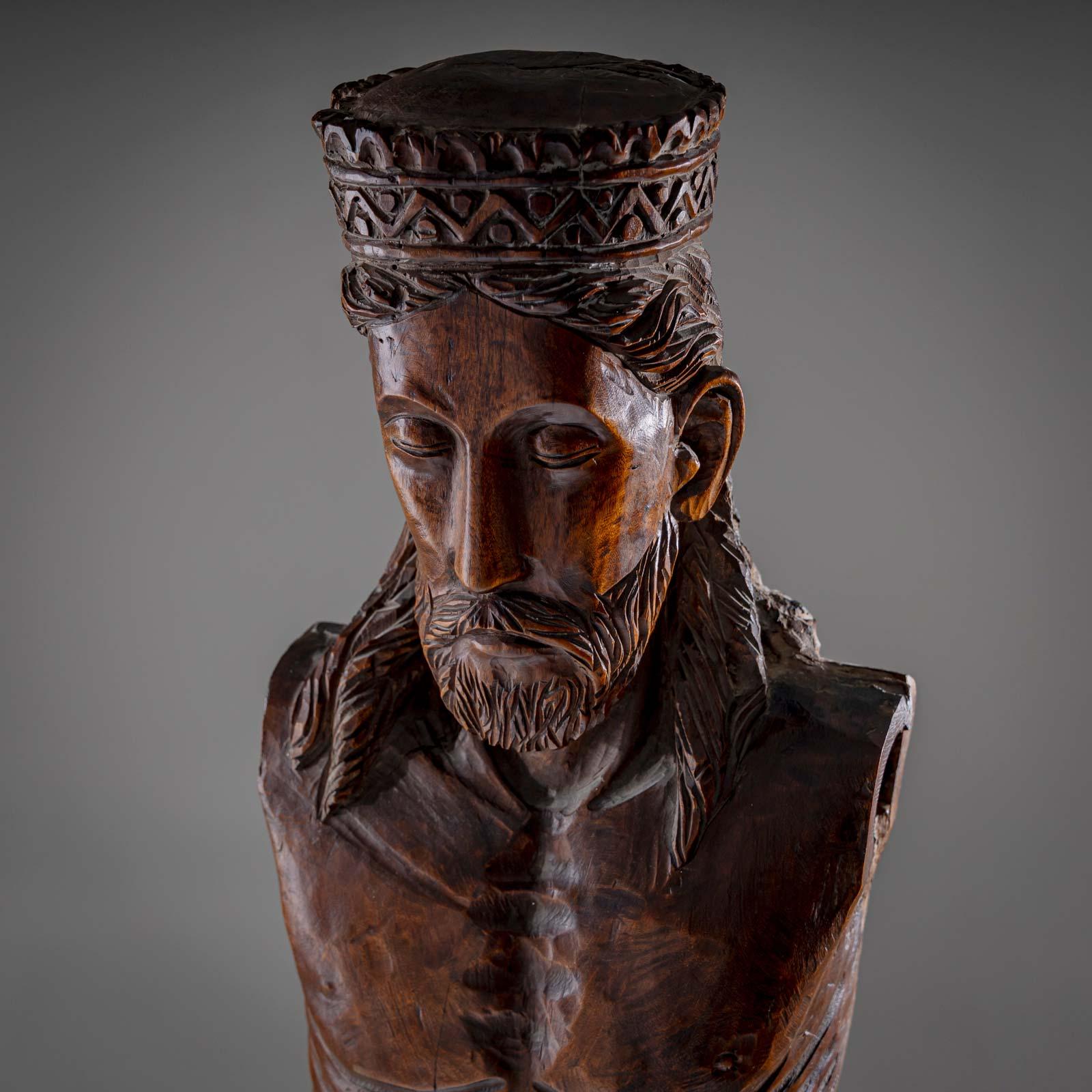 Legno Scultura di Cristo in stile romanico, XIX/XX secolo in vendita