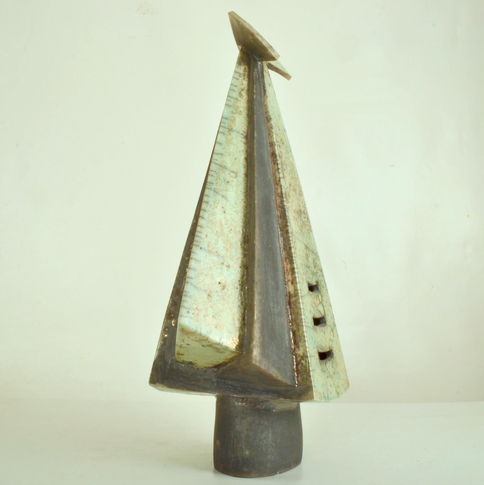 Ceramica Scultura di figura ammantata in ceramica in vendita