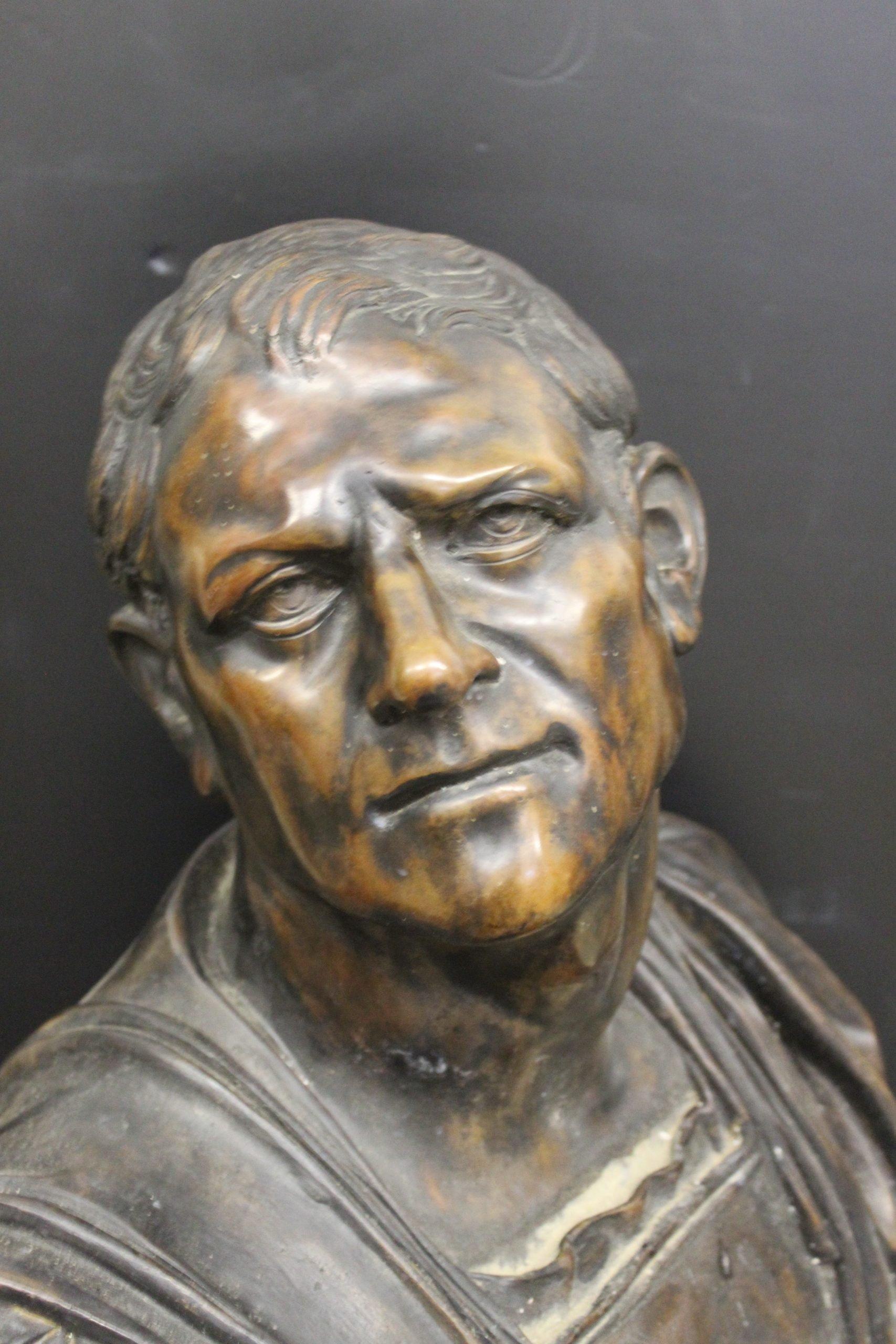 Sculpture of Emperor Aratus in bronze For Sale 2