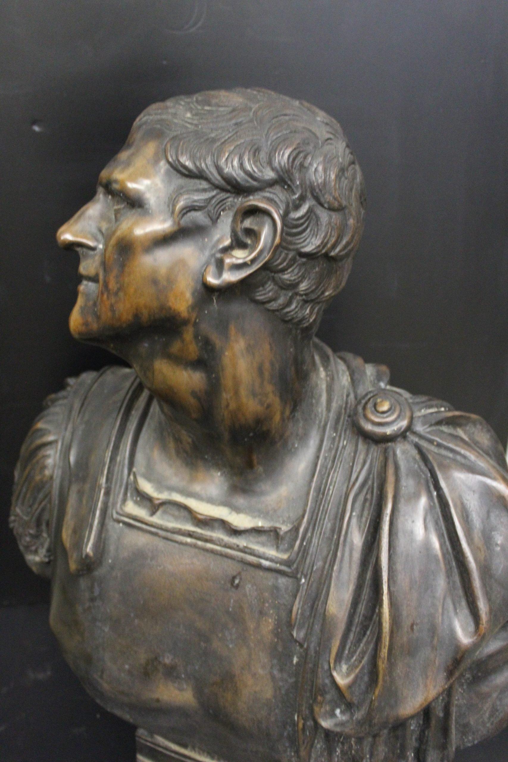 Sculpture of Emperor Aratus in bronze For Sale 3