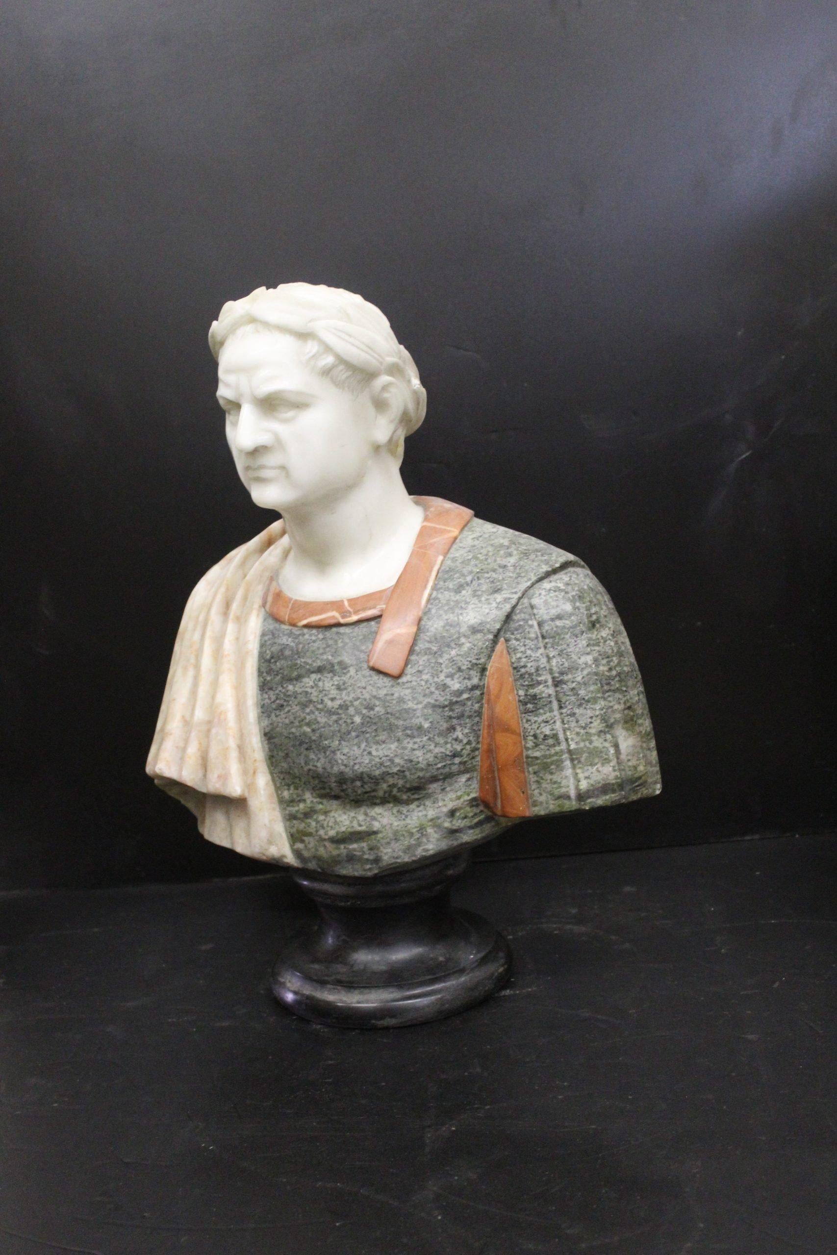 Sculpture of emperor in polychrome marble.Roman emperor, marble sculpture In Good Condition For Sale In Rome, IT