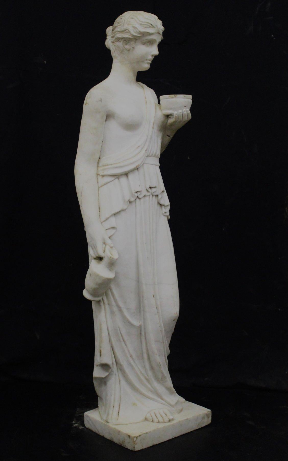 Scultura alta 112 cm in marmo bianco, raffigurante Ebe dal modello di Thorvaldsen. ULTERIORI FOTO, INFORMAZIONI SUL LOTTO E INFORMAZIONI SULLA SPEDIZIONE POSSONO ESSERE RICHIESTE INVIANDO UN'EMAIL

Spese di spedizione indicative in Italia: 200€ e in