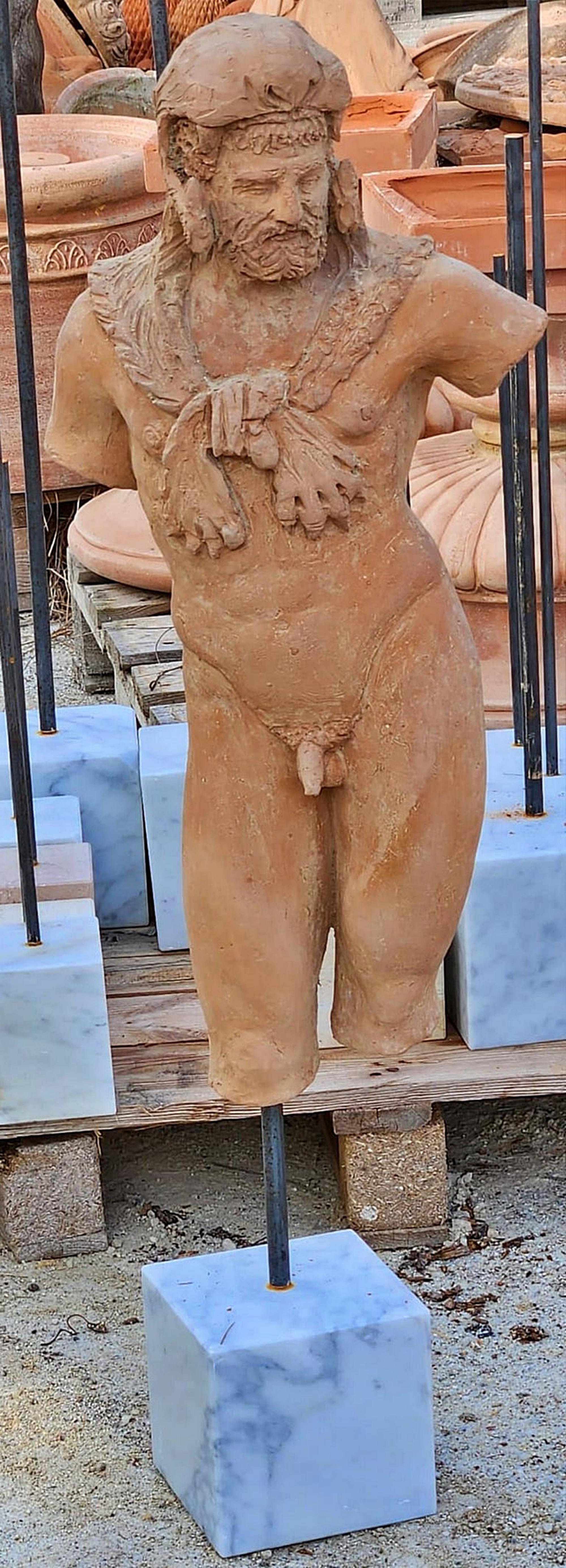 Skulptur des Herkules in Terrakotta Kopie der vatikanischen Museen Anfang des 20.

Reproduktion des 