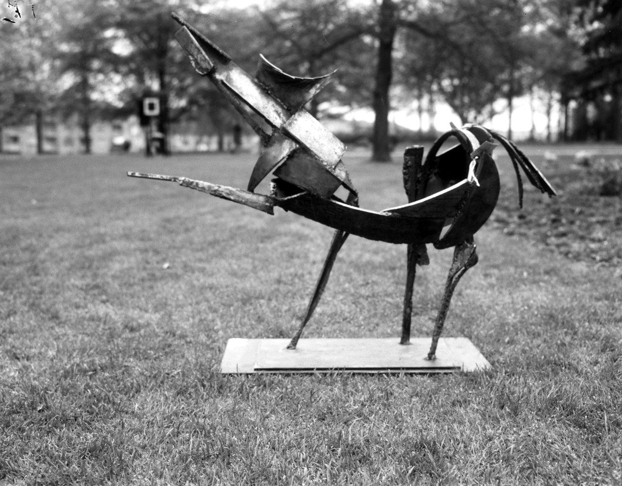 Sculpture de cheval de fer par Raphael Saintenoy, Europe années 1960 en vente 4
