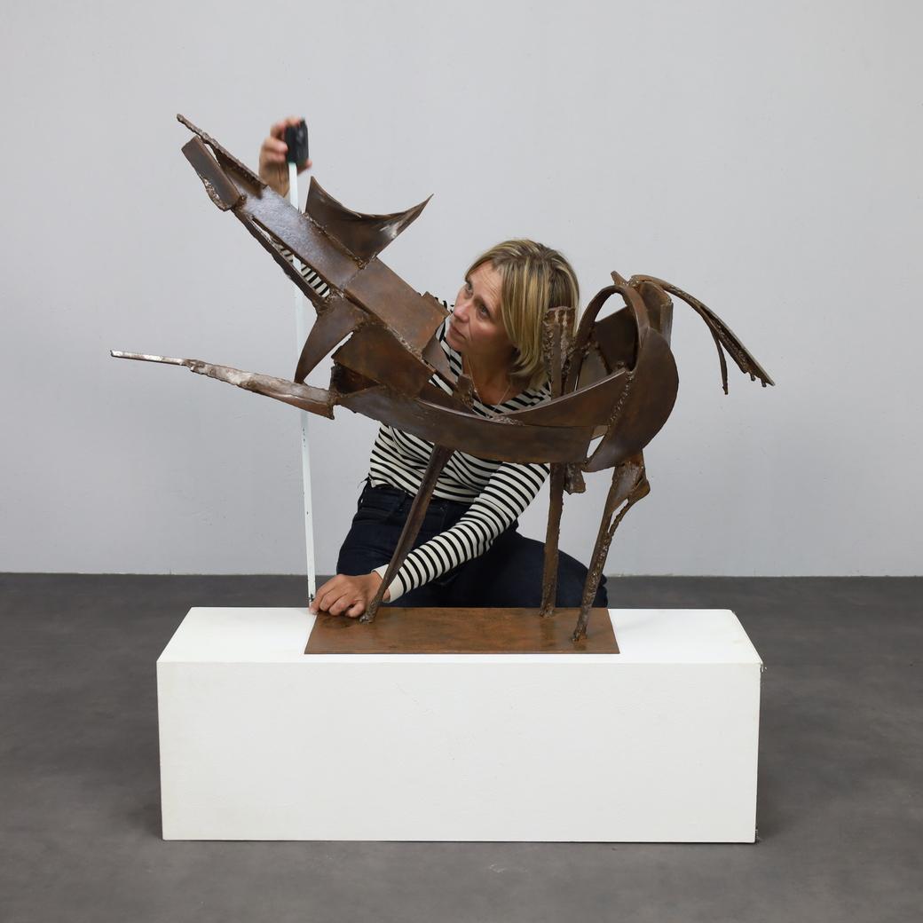 Milieu du XXe siècle Sculpture de cheval de fer par Raphael Saintenoy, Europe années 1960 en vente