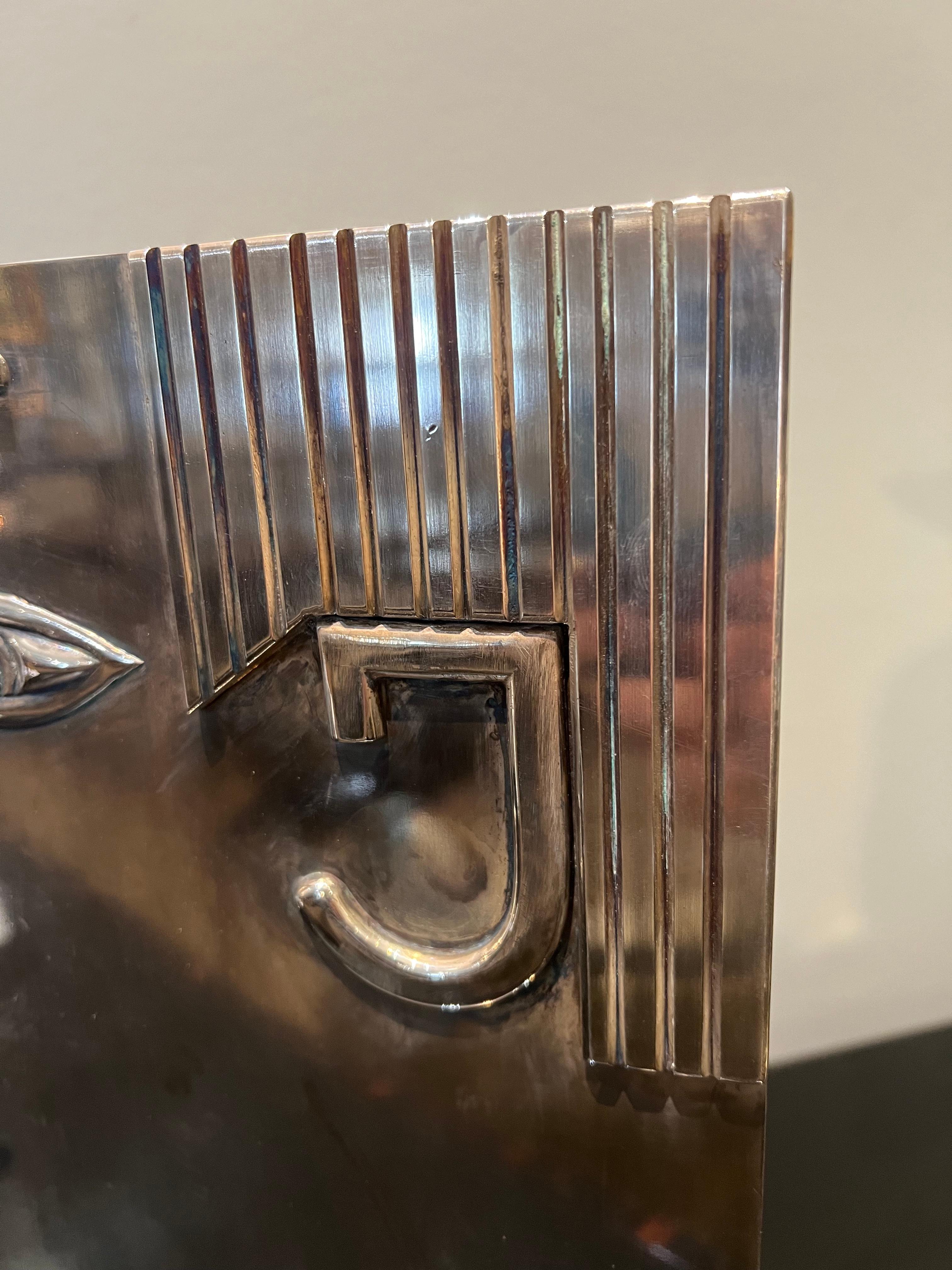 Argentato Scultura di testa maschile realizzata da Werkstätte Hagenauer Wien in vendita