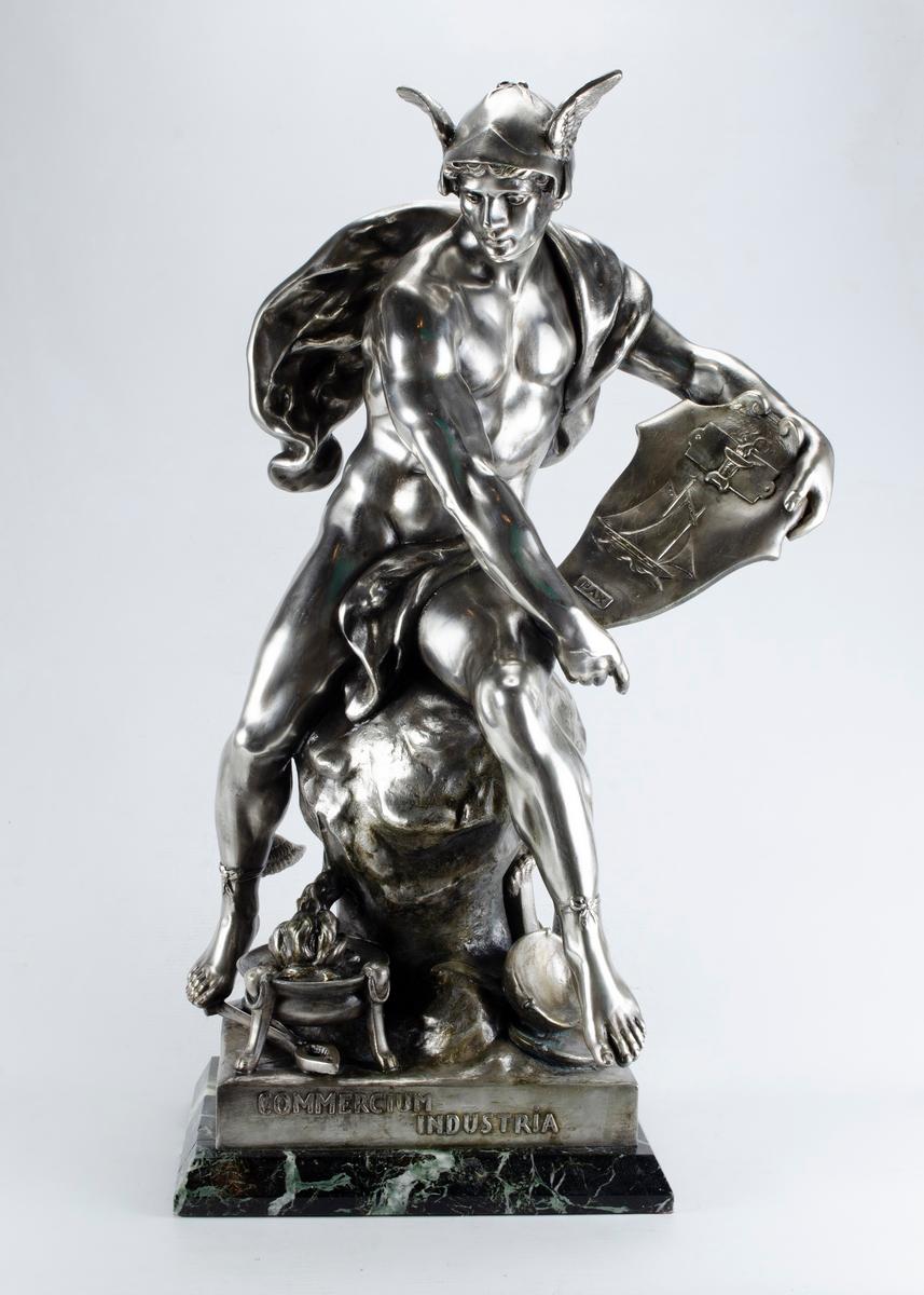 Sculpture of Mercury Emile Picault
Title: Industry and Commerce
Material electro plated pewter
Alpe green marble base
Signed by Emile Picault
Perfect condition No cracks No chips
Origin France Circa 1930.