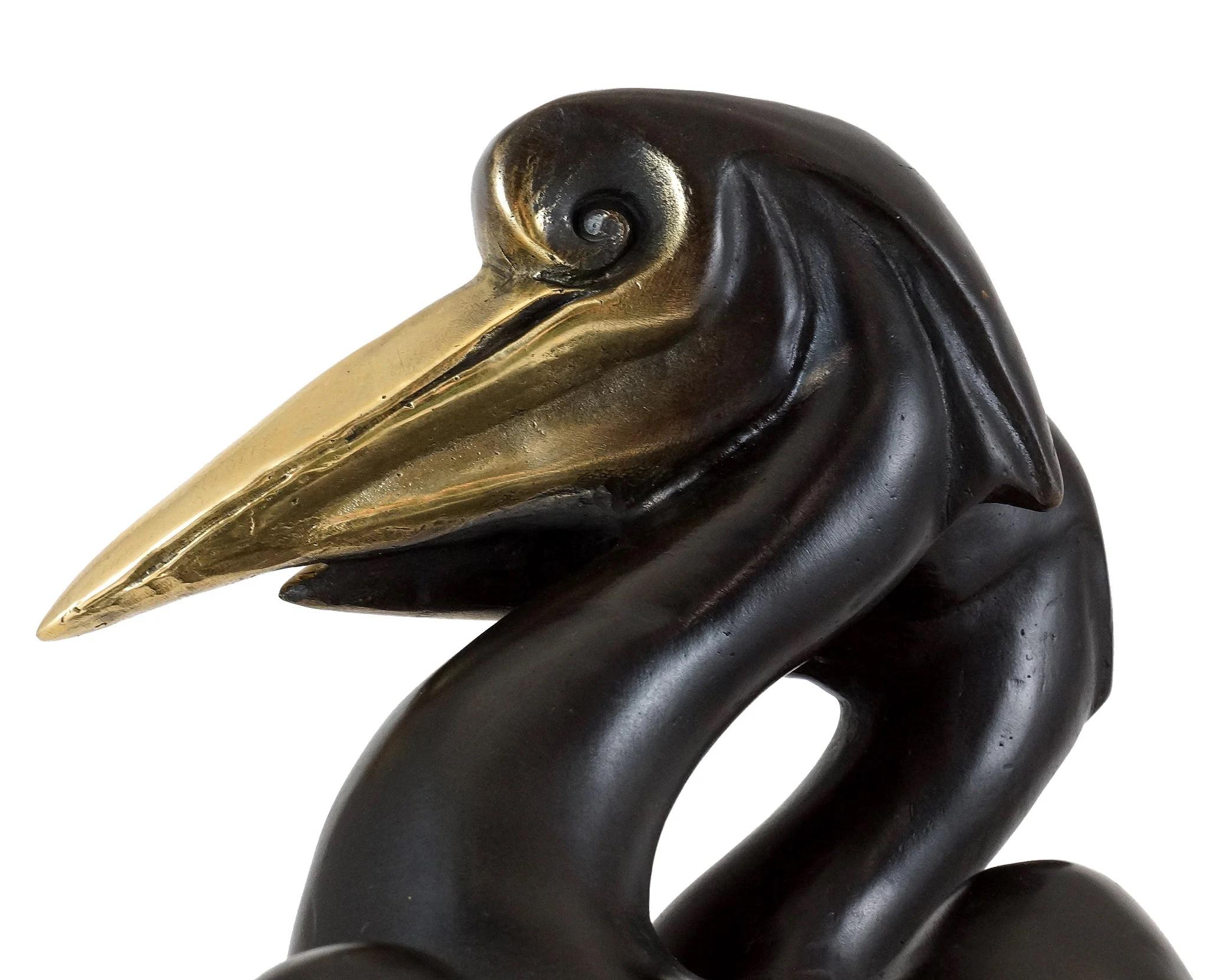 Sculpture in patinated bronze representing a couple of pelicans, contemporary art, 21st century.

Sculpture of a pair of pelicans in patinated bronze, contemporary art, 21st century.
h : 33cm, w : 21cm, d : 21cm
Weight : 6,2 kg
