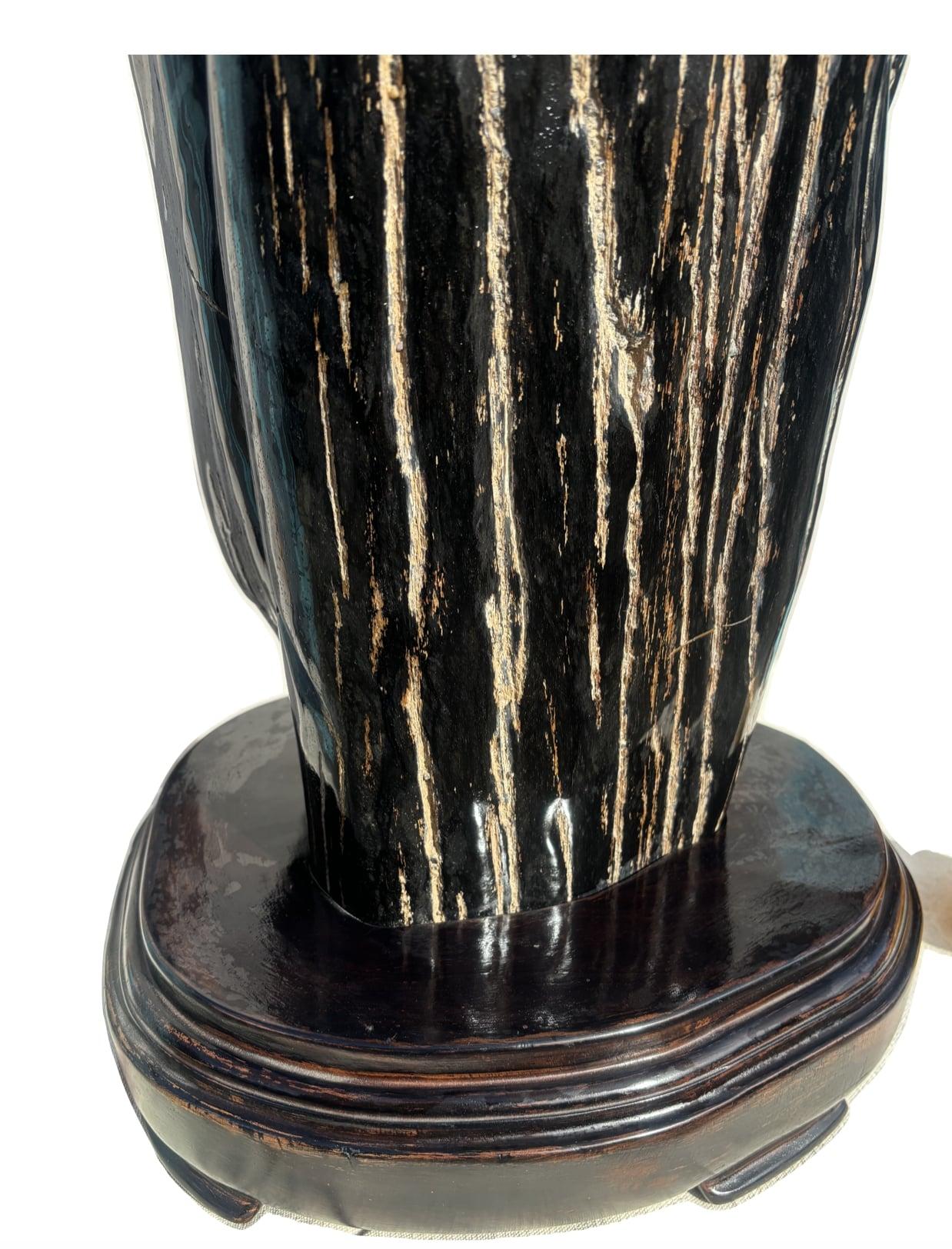 Indonesiano Scultura di Wood pietrificato in vendita