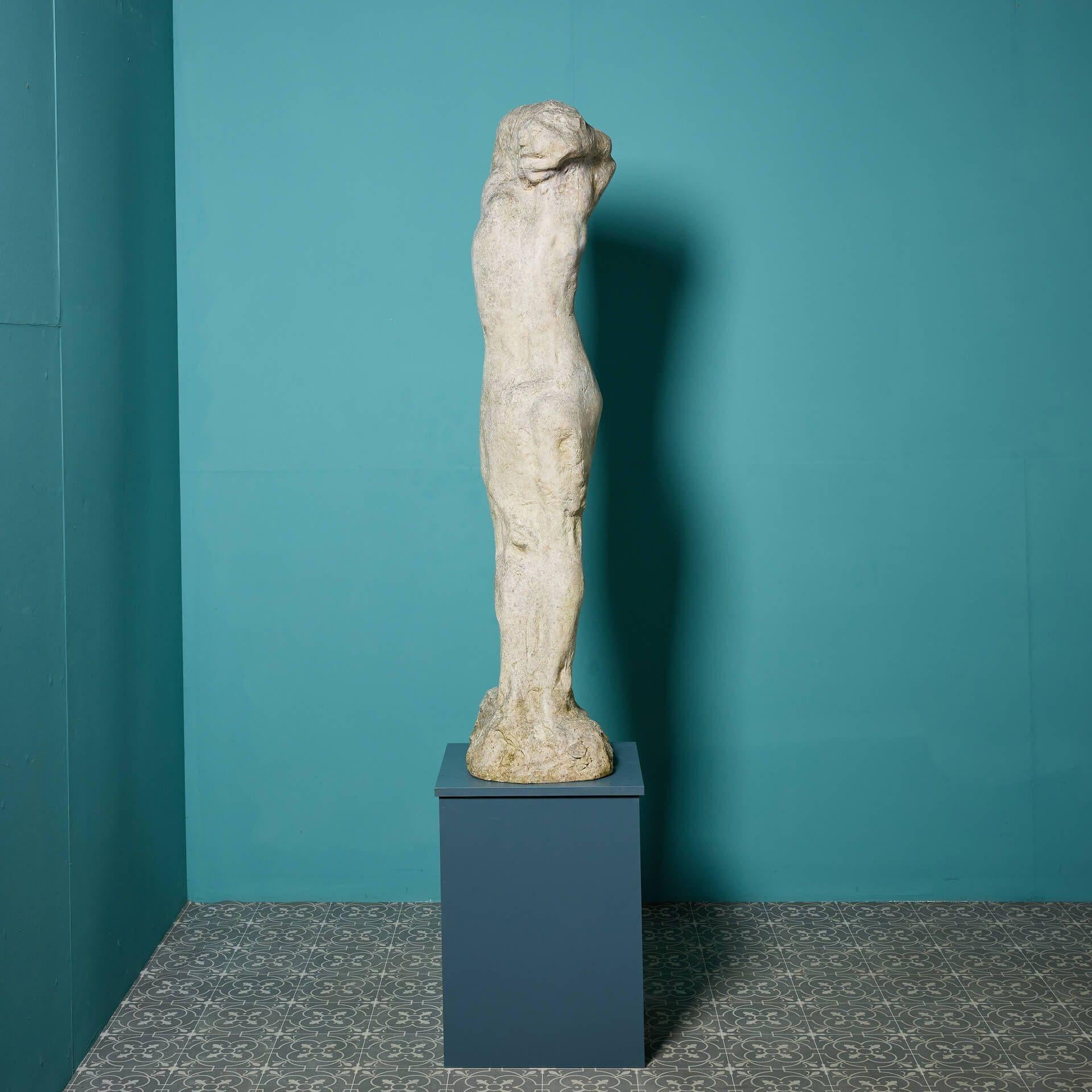 Resina Scultura di 'Figura in piedi in modo antico' di John W. Mills in vendita