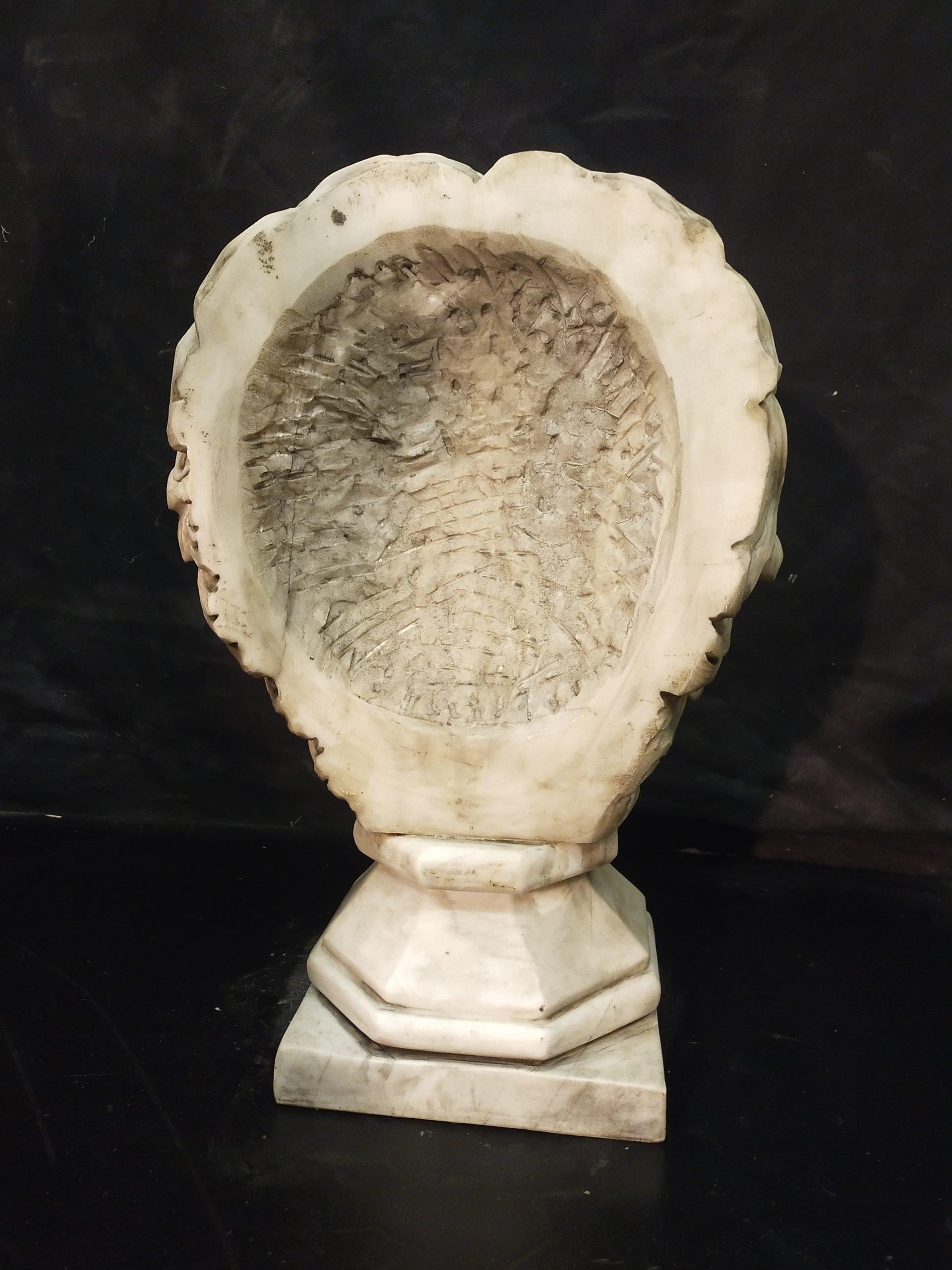 Scultura della testa di medusa in marmo bianco In condizioni buone in vendita a Rome, IT