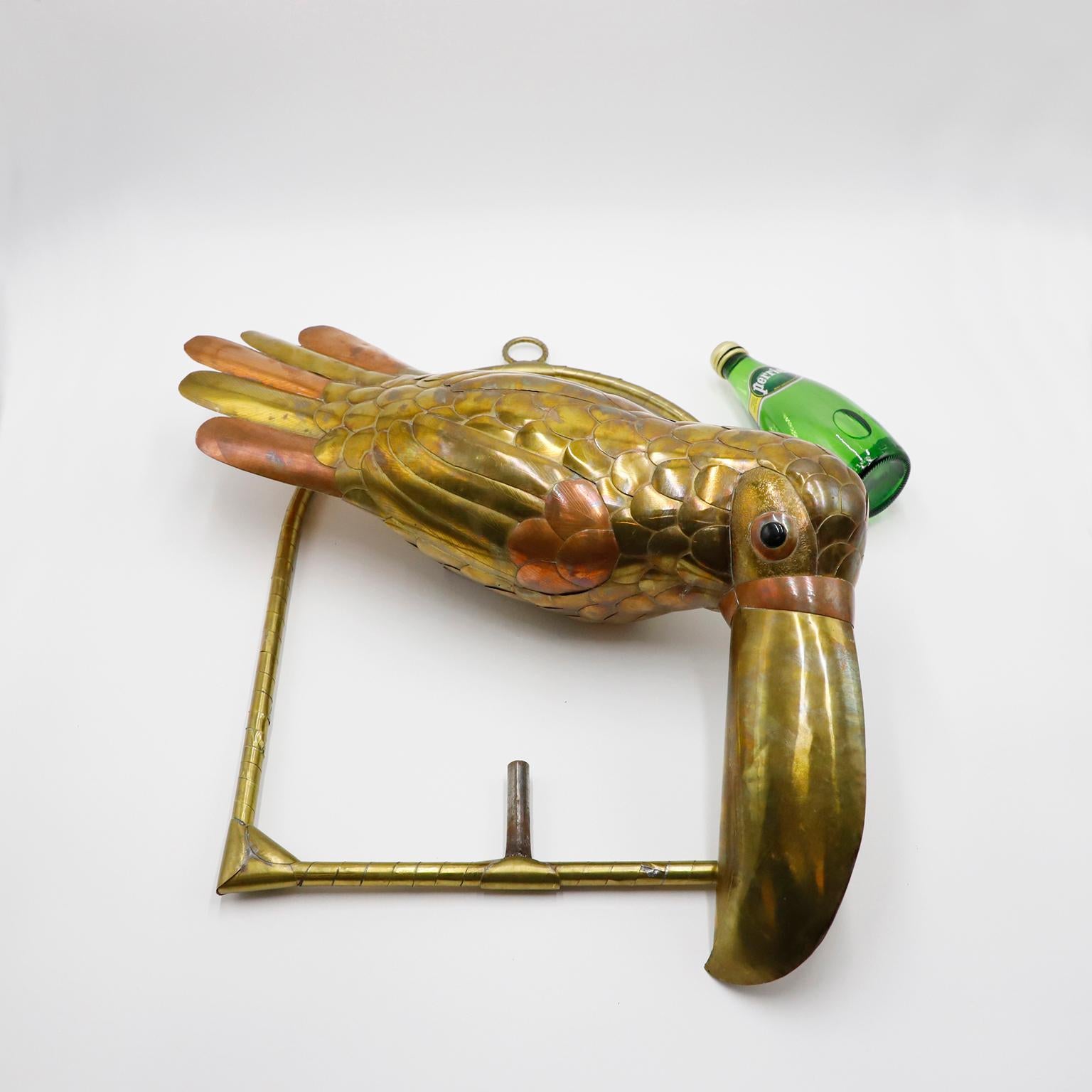 Sculpture of Toucan on Hanging Perch Attributed to Sergio Bustamante In Good Condition For Sale In Mexico City, CDMX