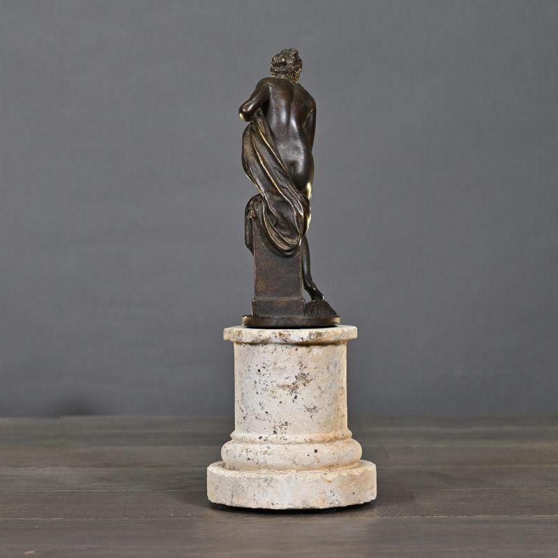 Moderno Scultura di Venere che emerge dal bagno, 21° secolo. in vendita