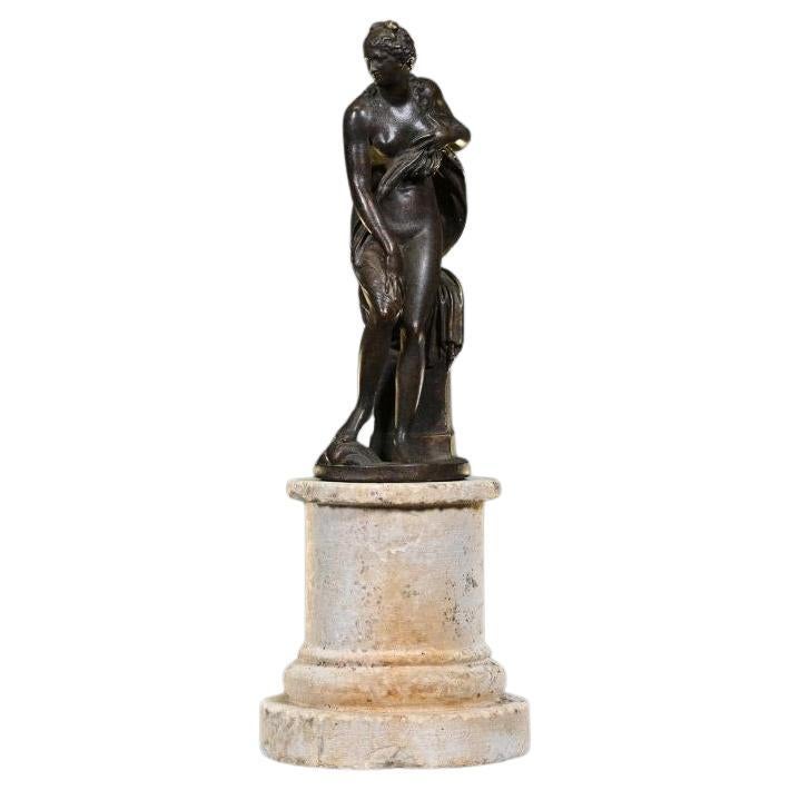 Escultura de Venus saliendo del baño, siglo XXI.