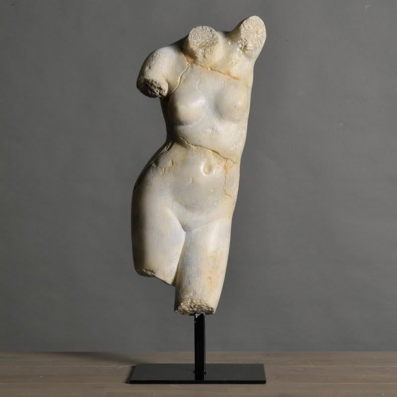 Francese Scultura di Venere in resina e base in metallo, modello di medie dimensioni. in vendita