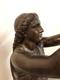 Scultura di donna con luce di Val D'Osne