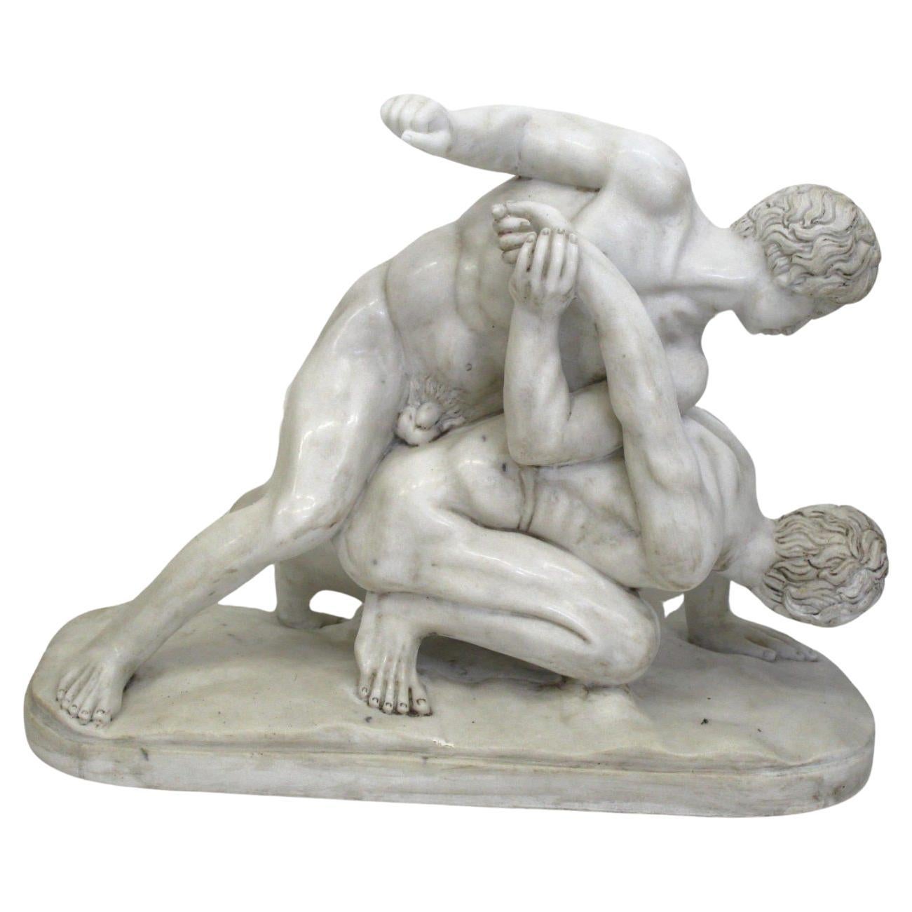 Sculpture de lutteurs, en marbre blanc