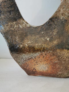 Sculpture 'oiseau' en grès brut de Jacques Laroussinie . La Borne